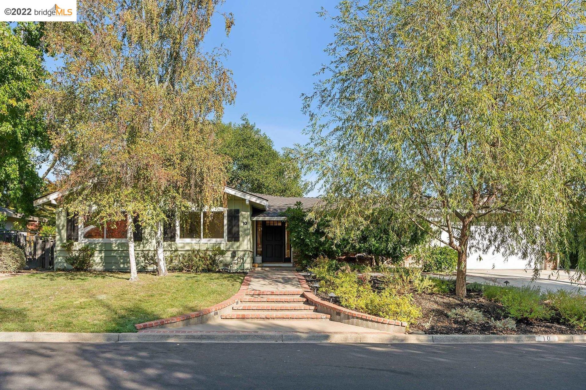 10 Woodside Dr