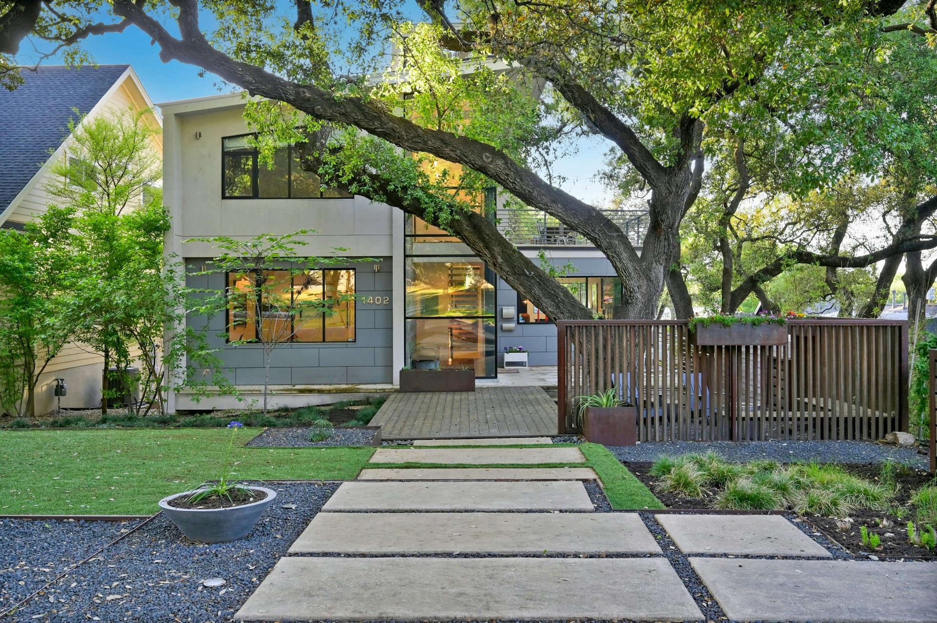 1401 Alta Vista Ave