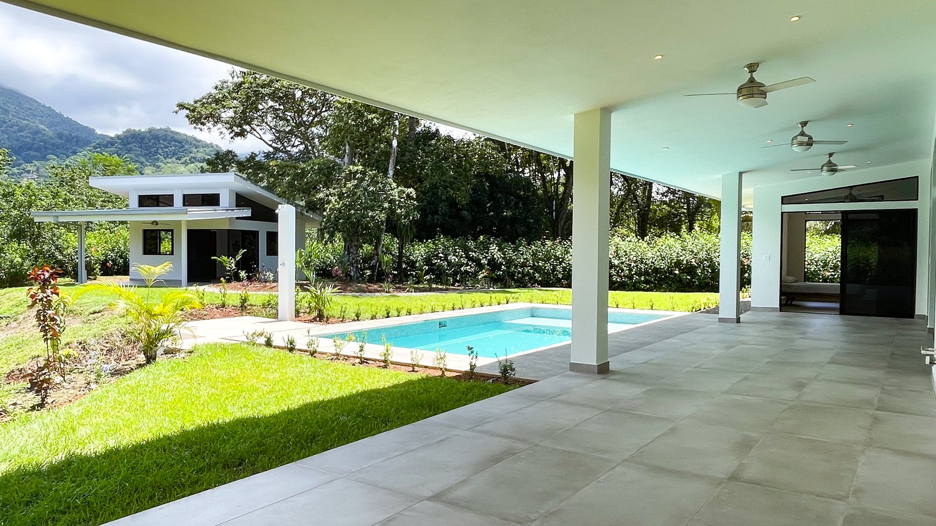 Exquisite Modern Retreat with Ocean and Mountain Views in Ojochal, Costa Rica