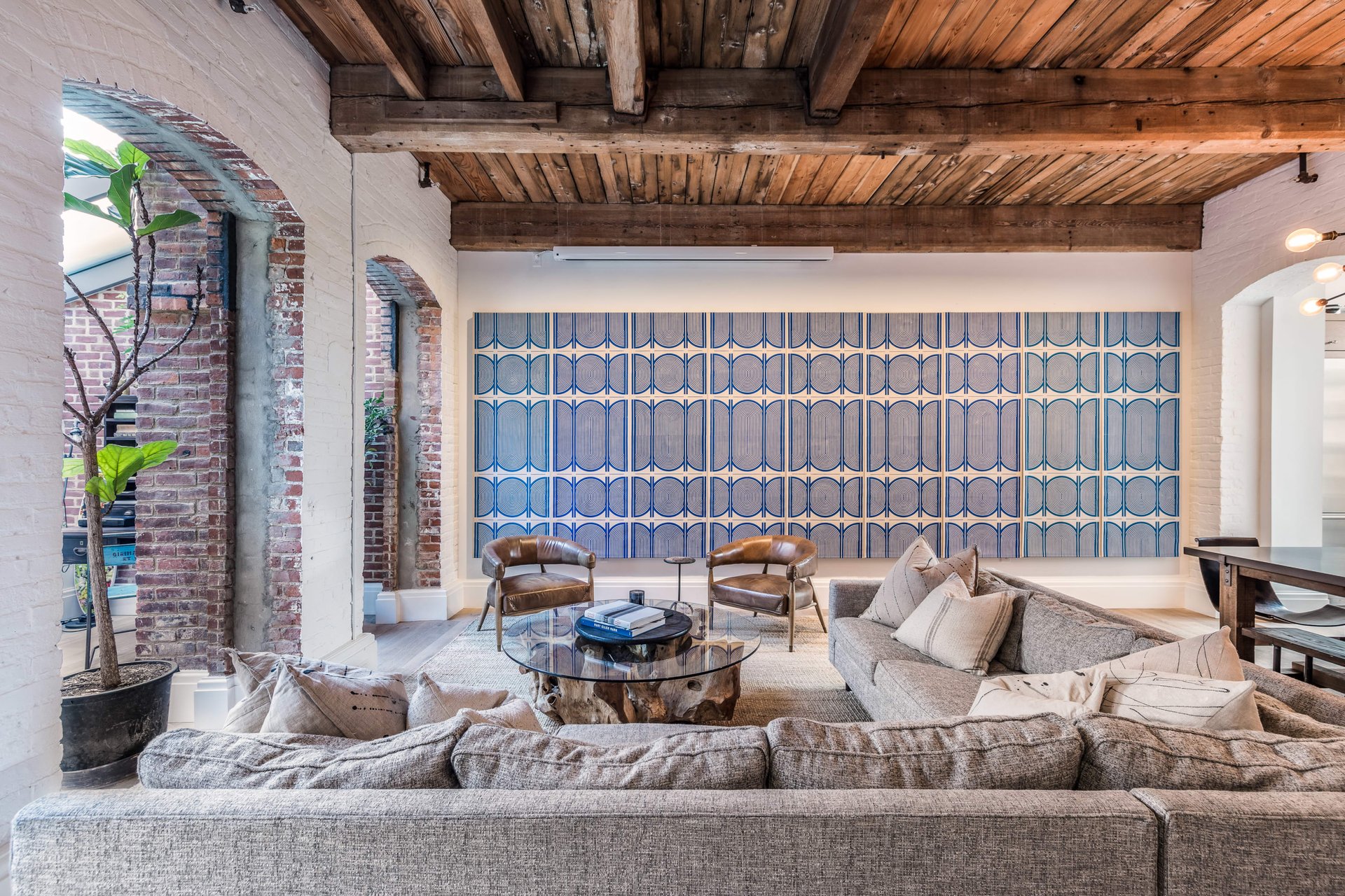 Elegant 3-Bed Factory Loft at Watchcase
