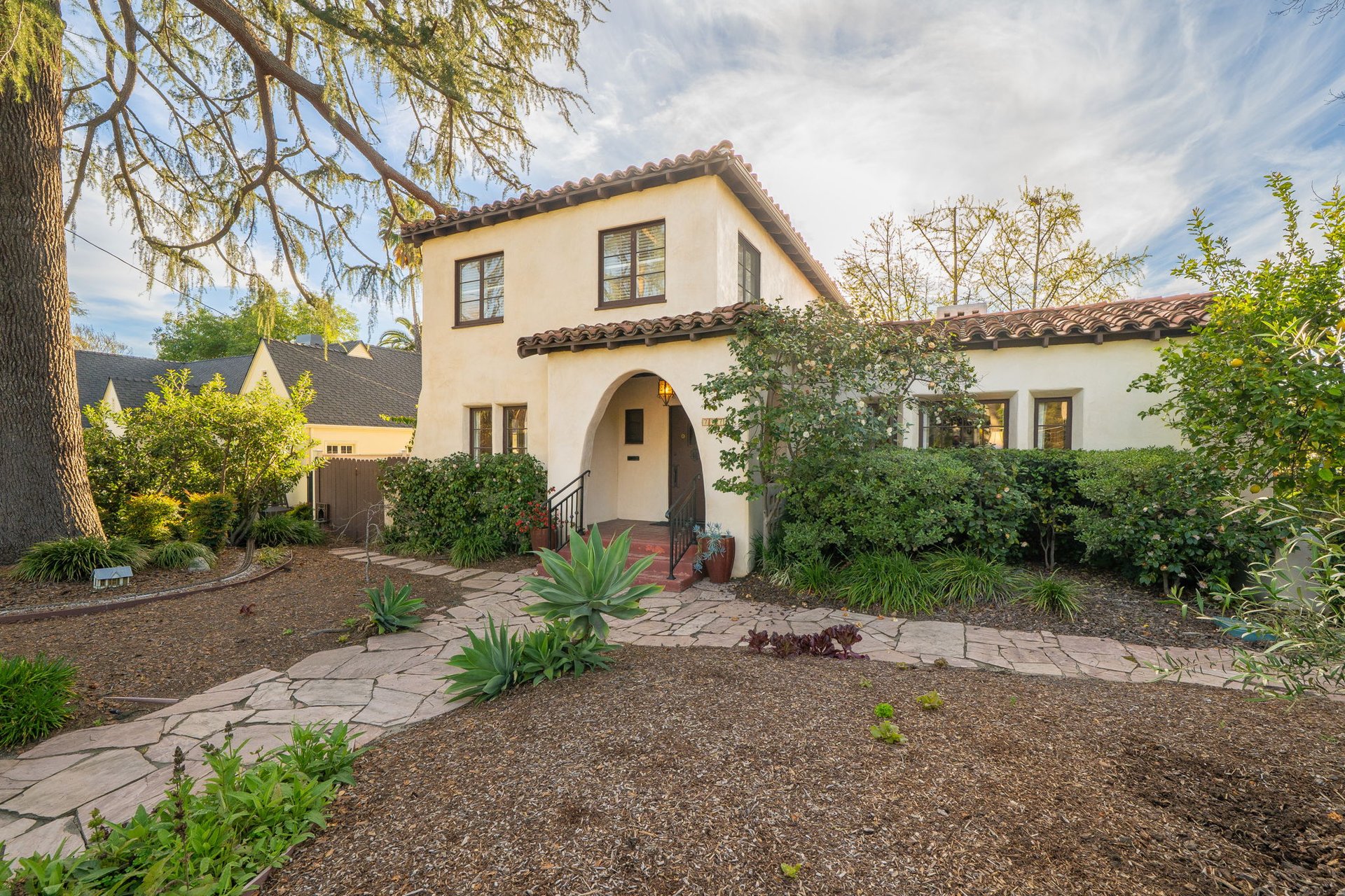 777 N Indian Hill