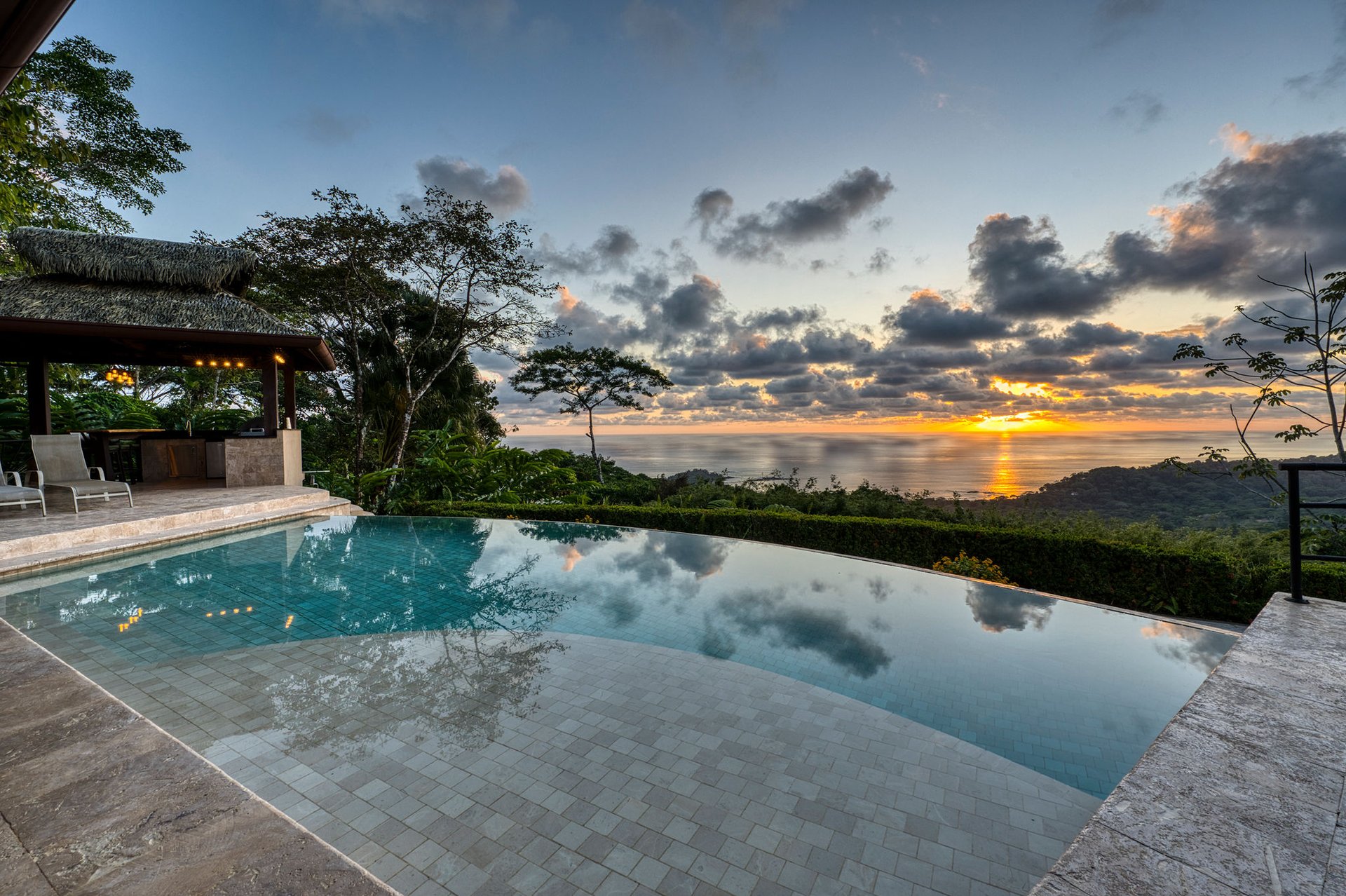 Casa Bambú – LUXURY 5 BEDROOM ESTATE WITH EXCEPTIONAL OCEAN VIEWS