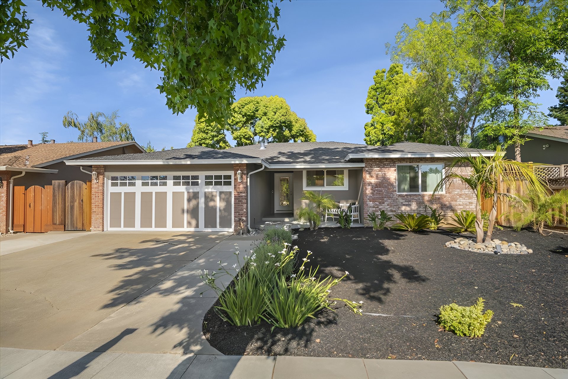 218 Howes Dr
