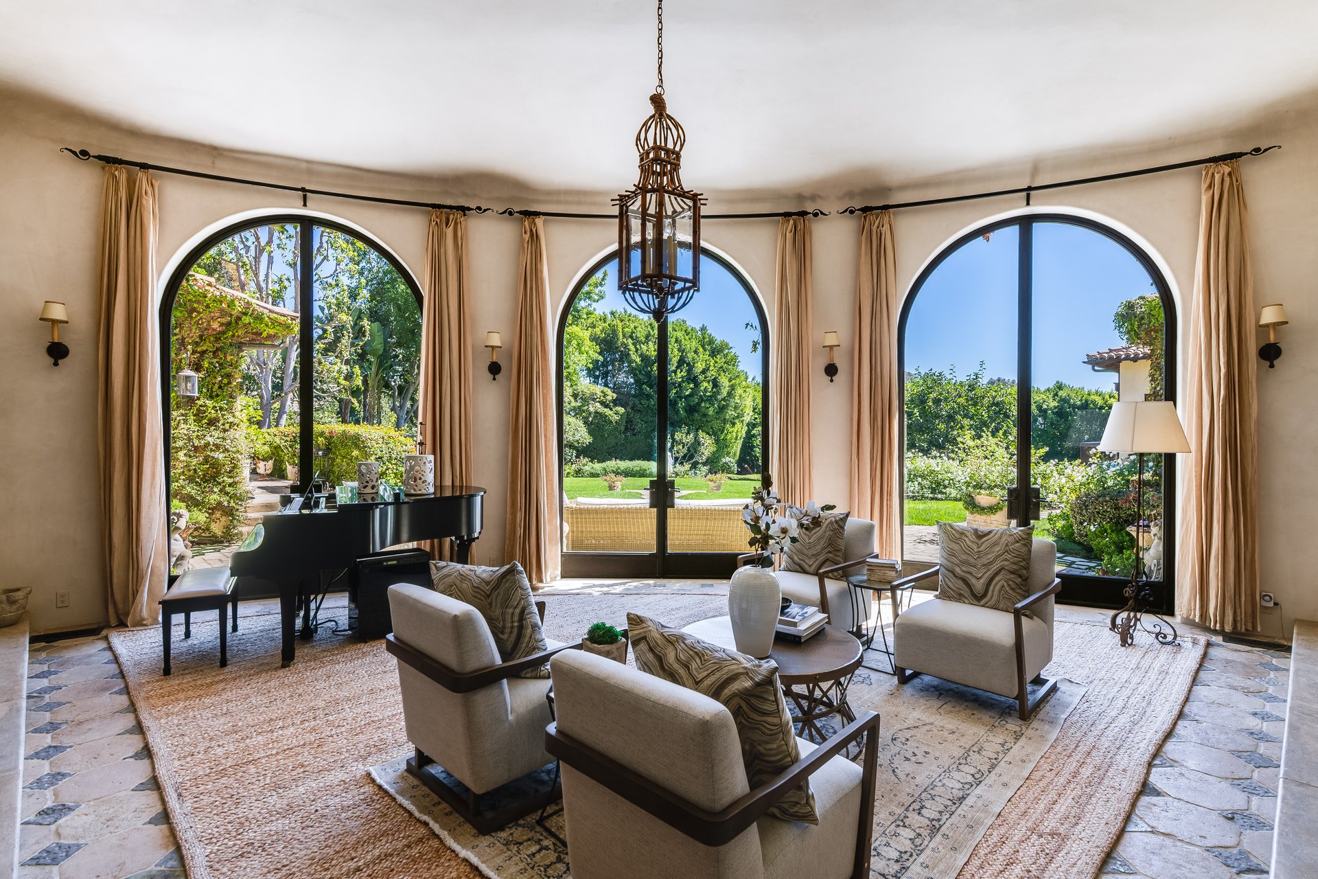 1550 Amalfi DR