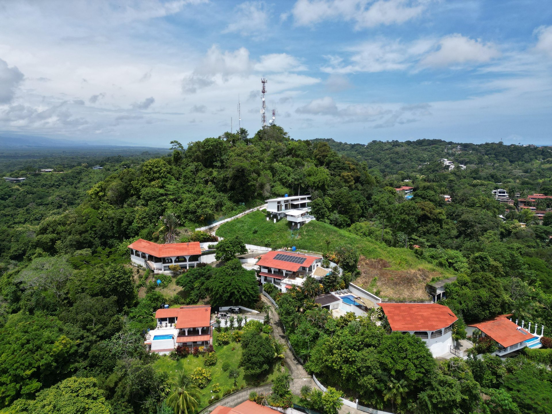 Modern Elegance Meets Incomparable Views, 3BDR&3Baths Home