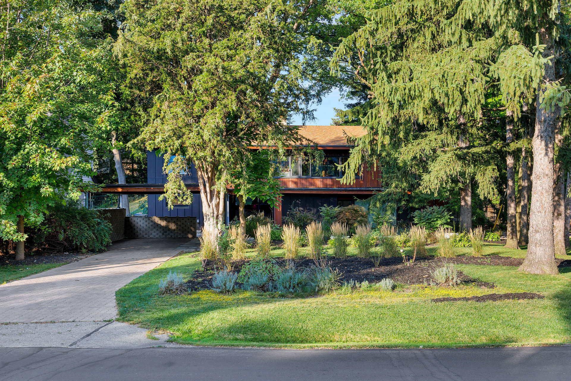 Kingsway Mid-Century Modern
