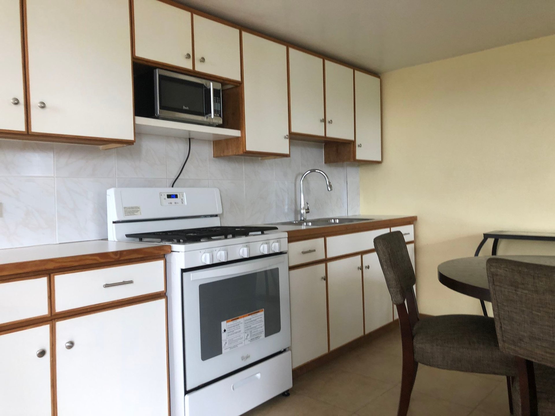 1089 Lambert Hills 1 Bedroom Apartment