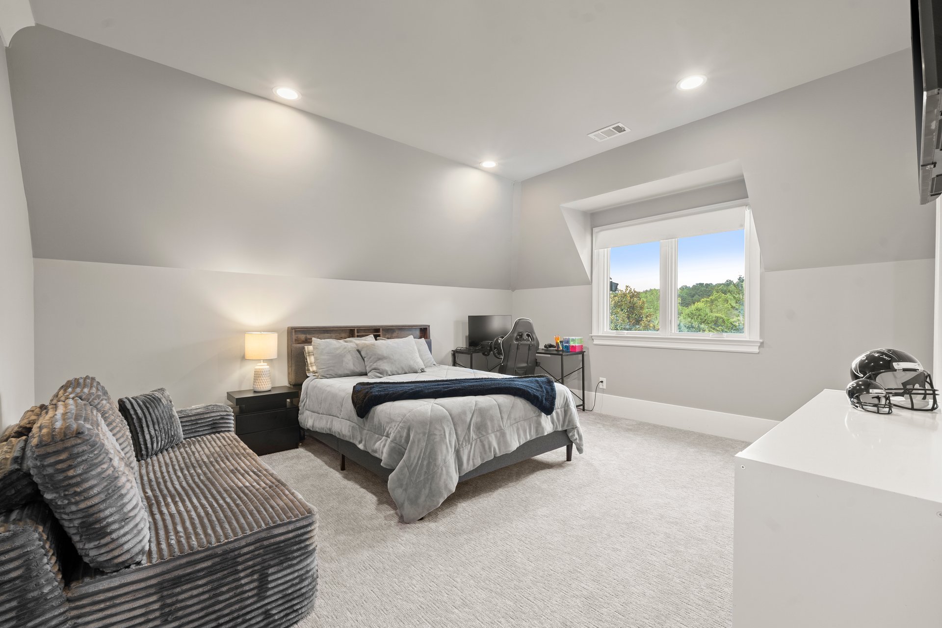  10160 Cedar Ridge Drive