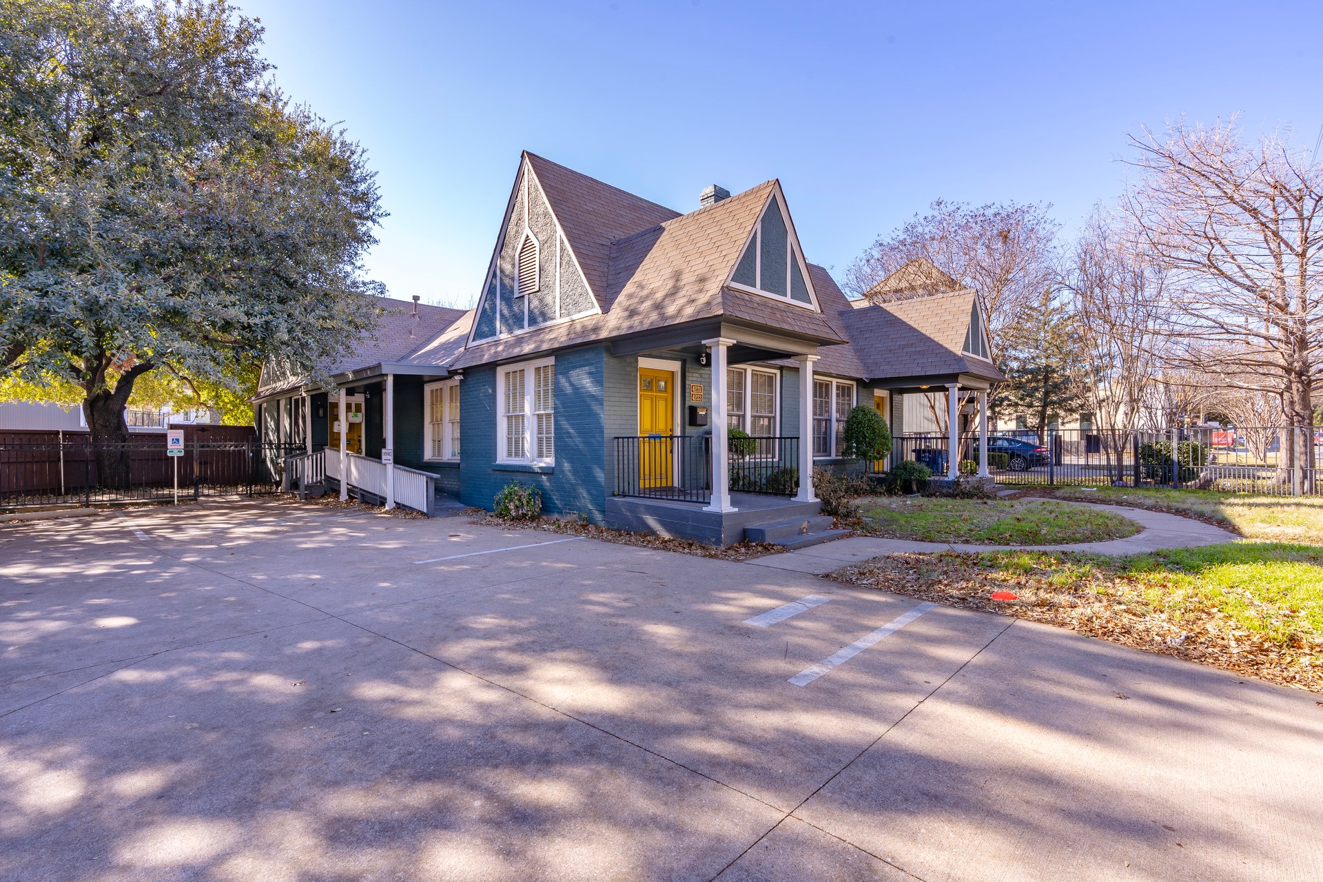 4231-4233 Cedar Springs Rd
