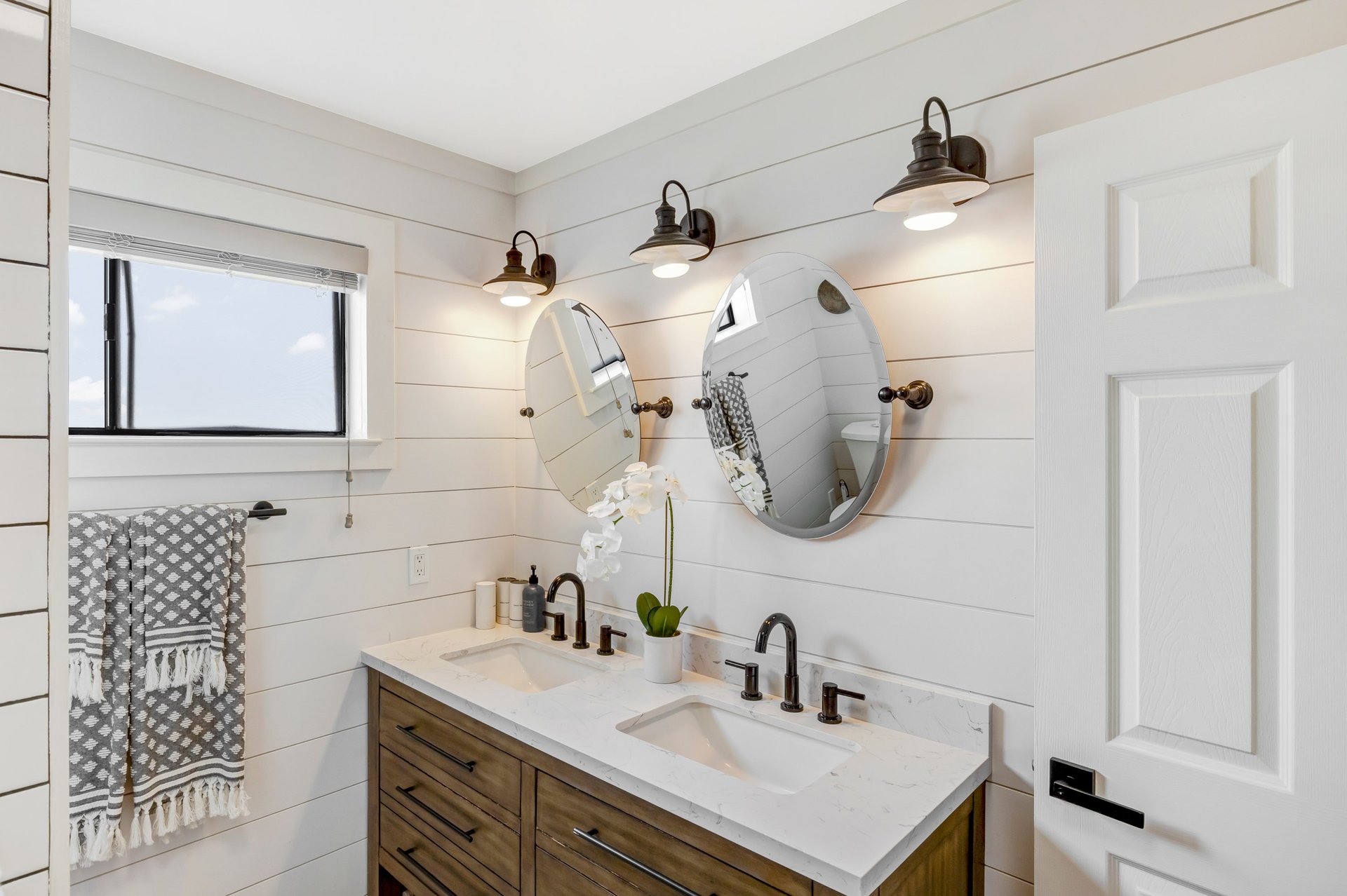 Charming Updated Townhouse Near the Ocean