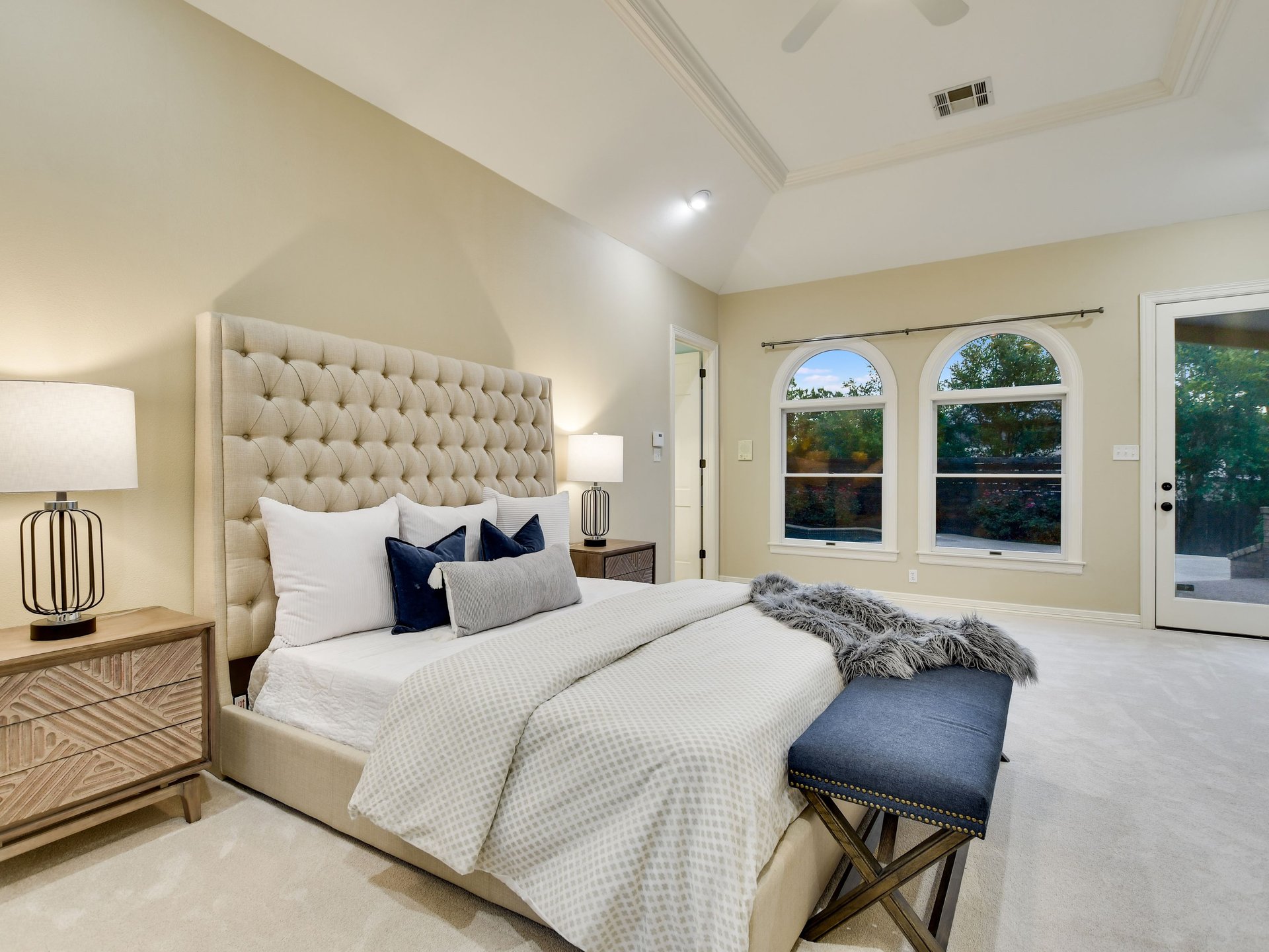 Las Lomas Transitional