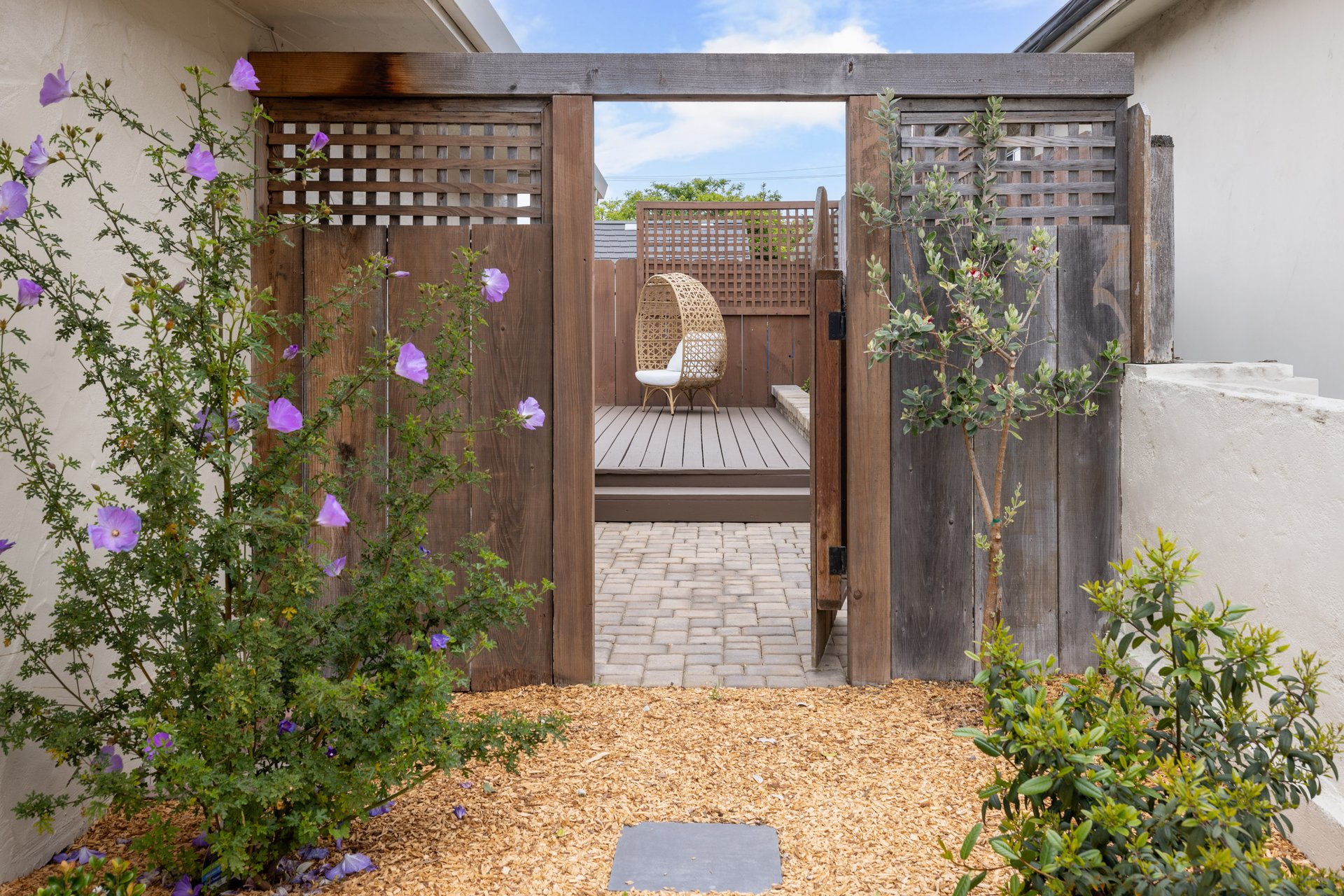 Monterey Sunbelt Living - 303 Del Robles Ave