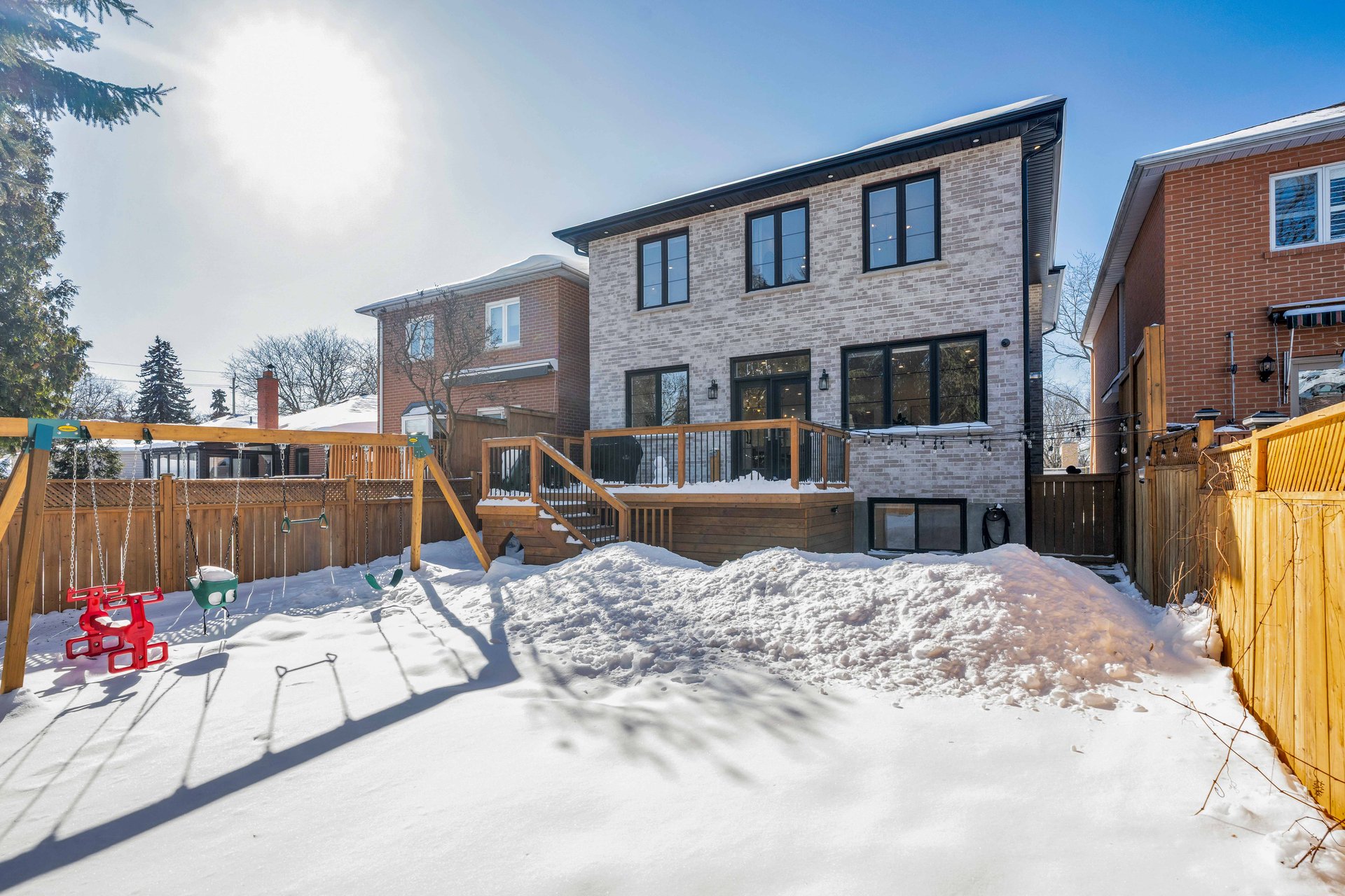 15 Marilyn Cres