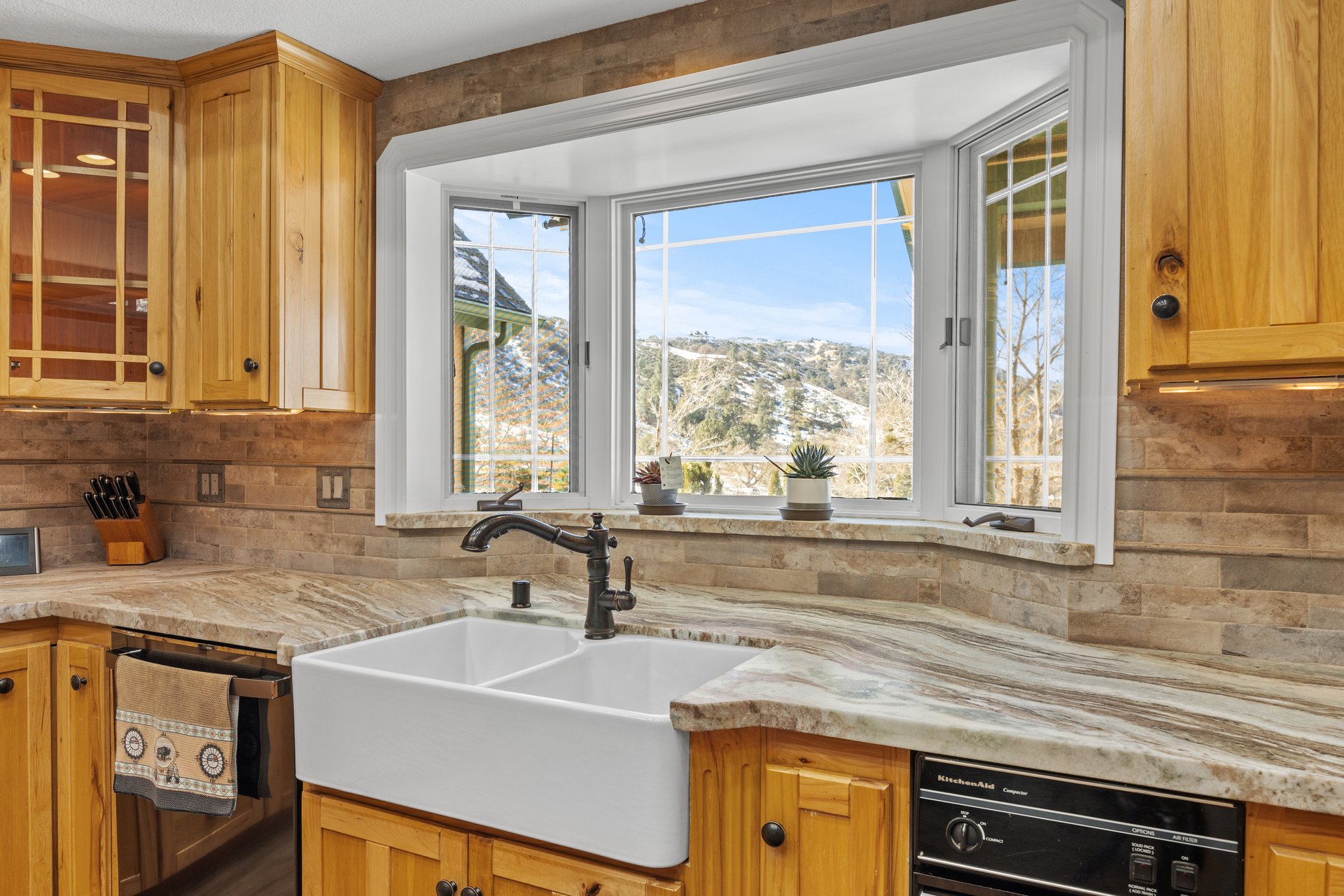 Equestrian Estate in Bear Valley Springs: 25820 Skyline Drive