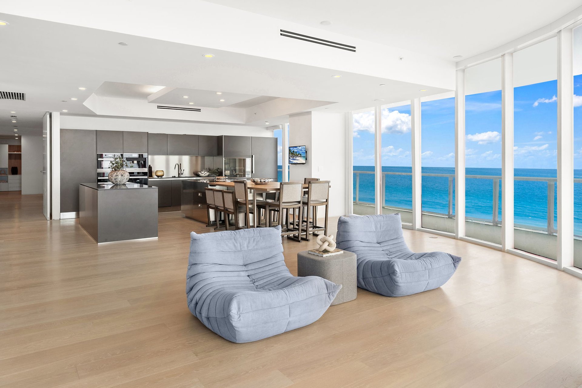 100 S Pointe Drive, Residence 1906/07