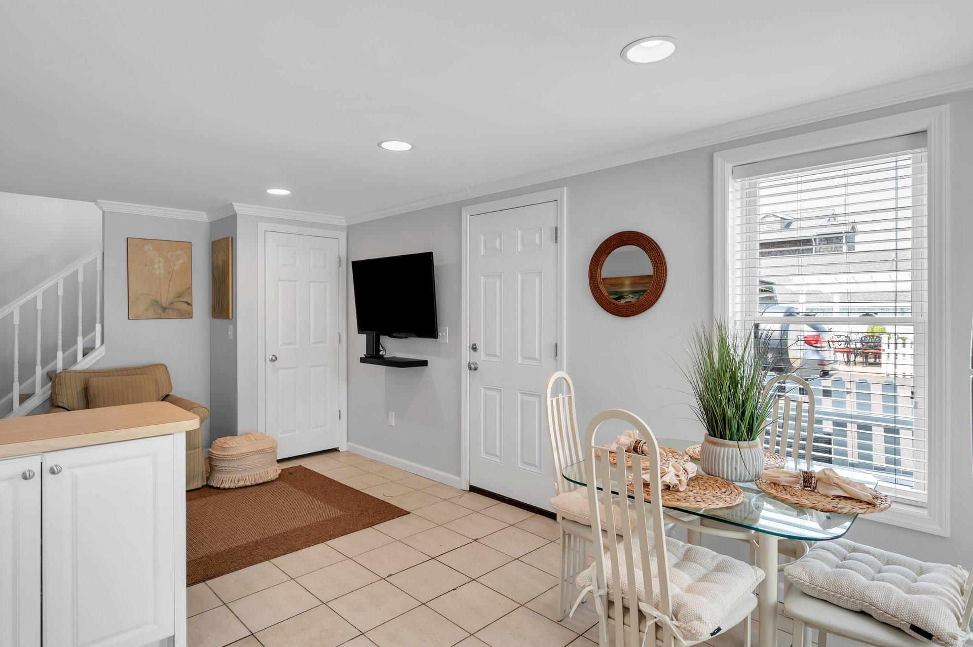 One Bedroom Condo With Outside Seating Area
