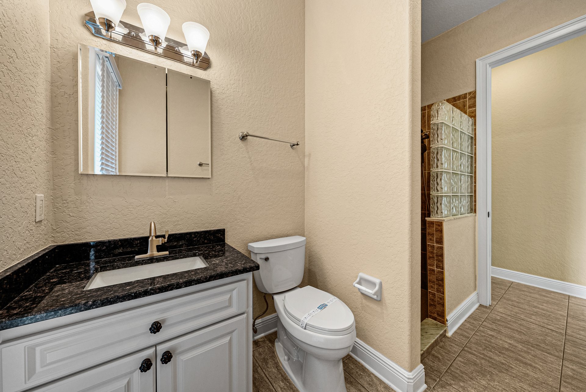 12231 WOODLANDS CIR