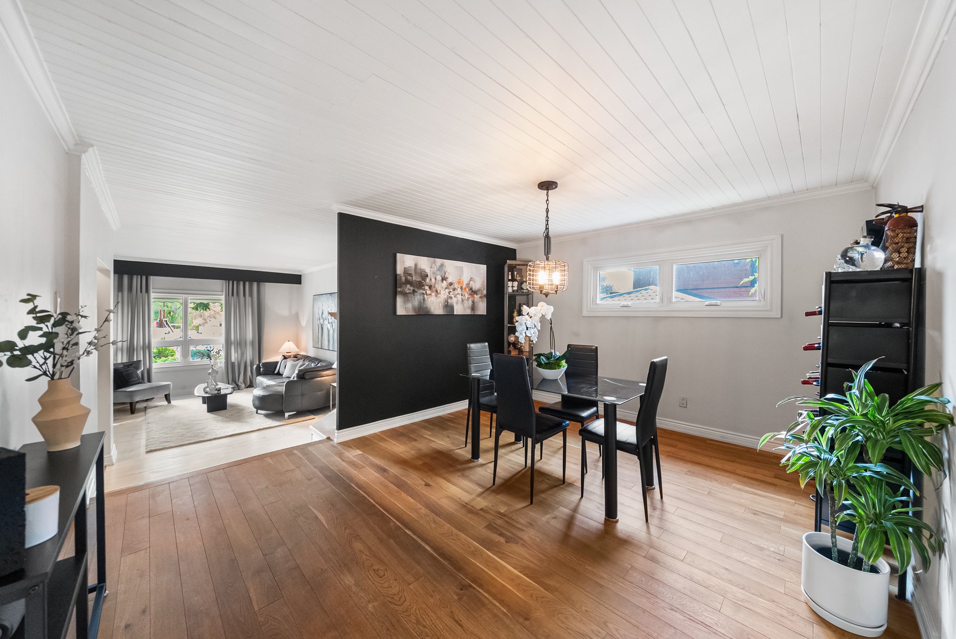 1141 Lakeshore Rd W
