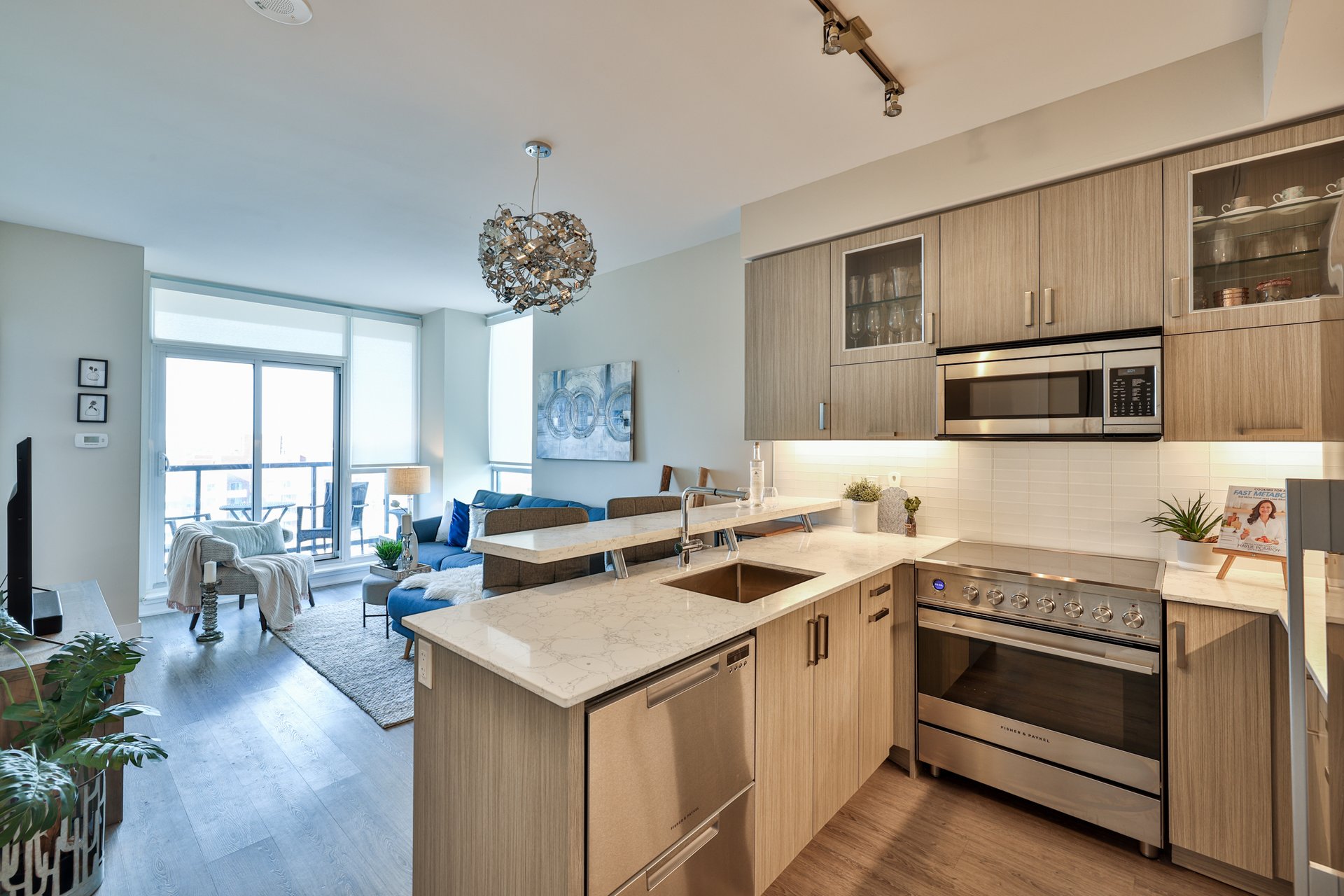  Corner Suite At The Barrington! 