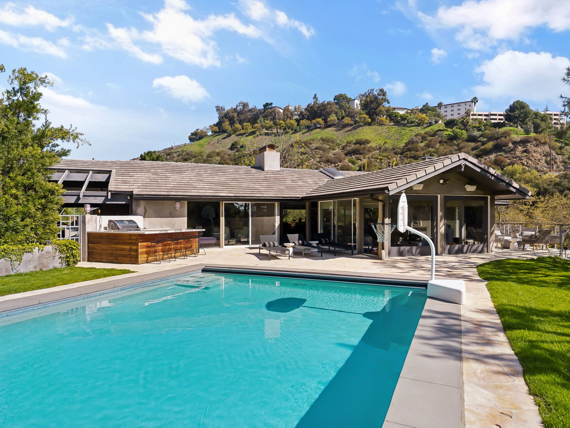 1255 N Bundy Drive