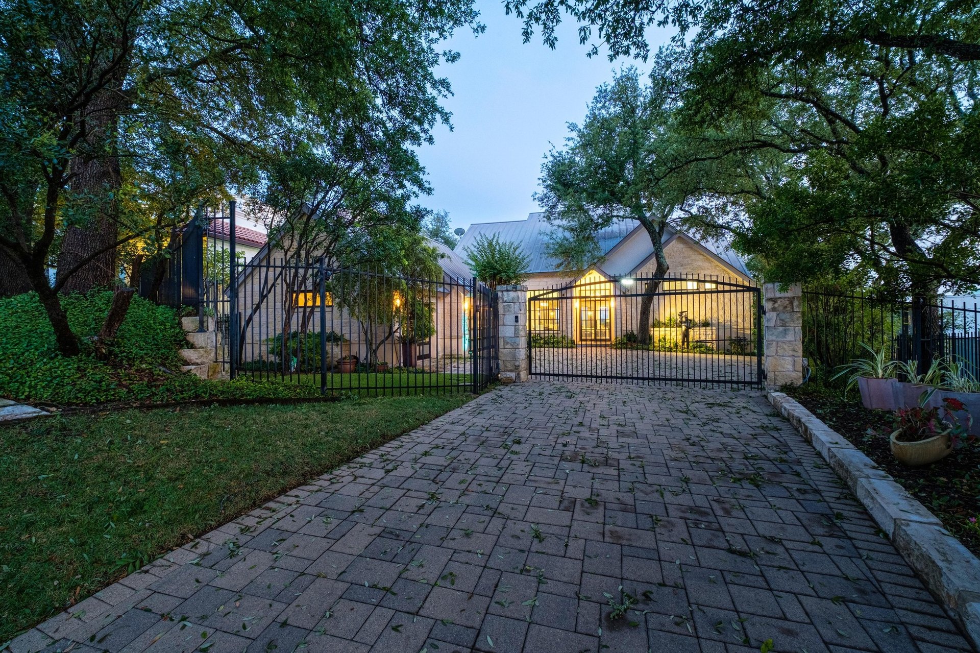 6605 W Courtyard Drive