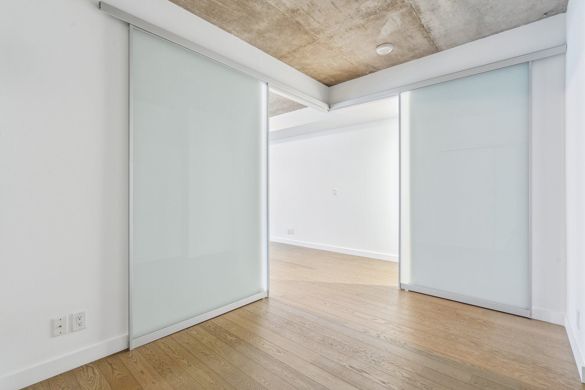 111 Bathurst St 423