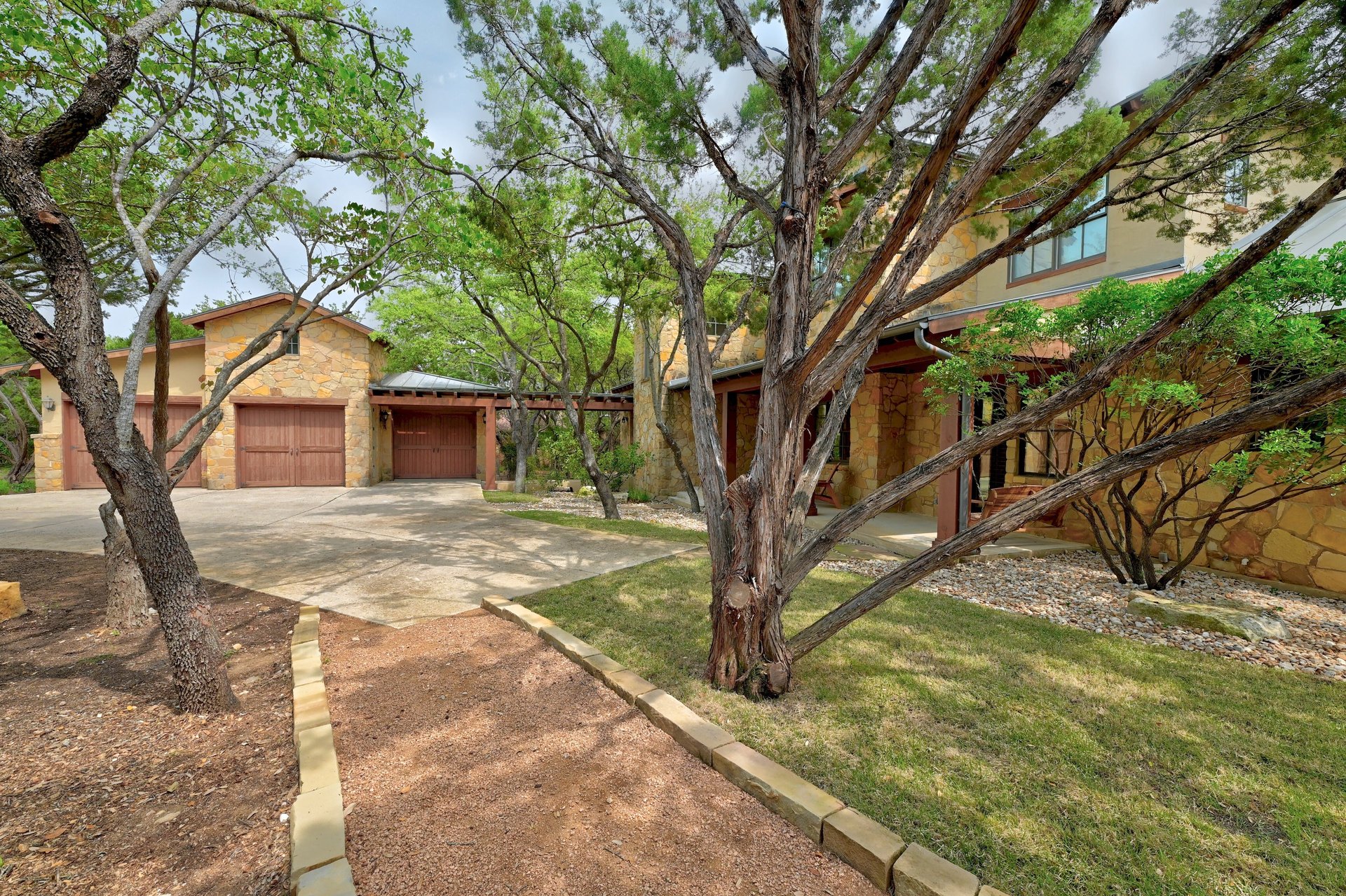 16009 Pontevedra Place
