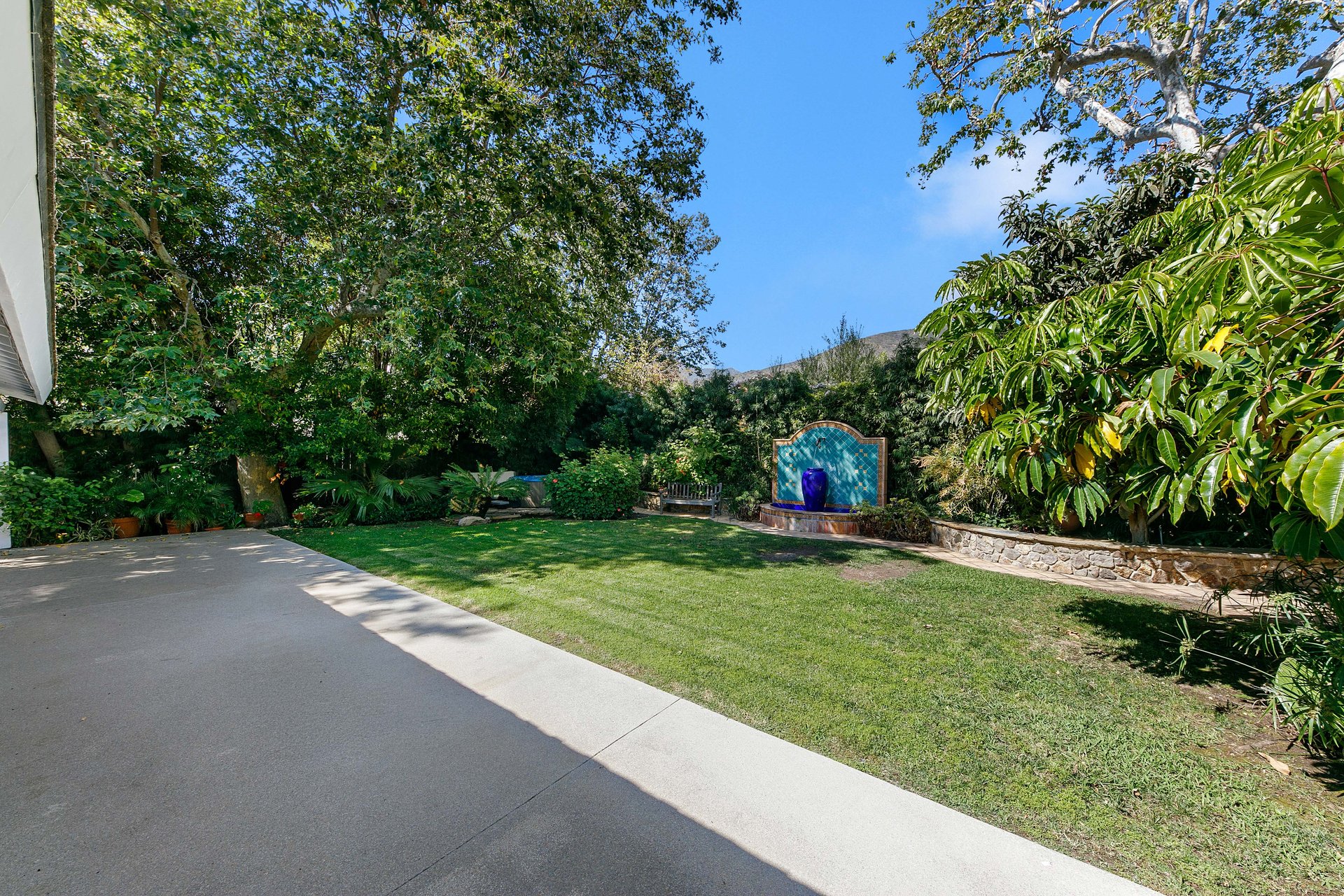 Spacious Malibu West Mid Century