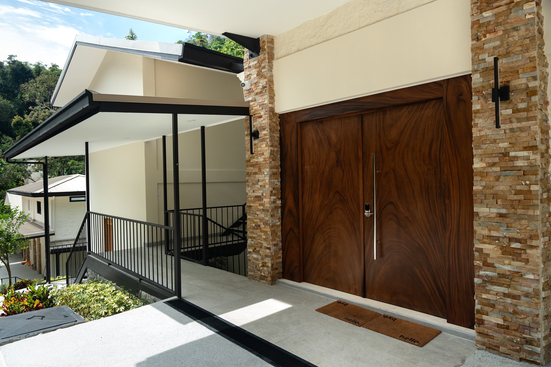 Grand luxury 9 bedroom, 9.5 bath Rainforest & Mountain View Estate near Marina Pez Vela
