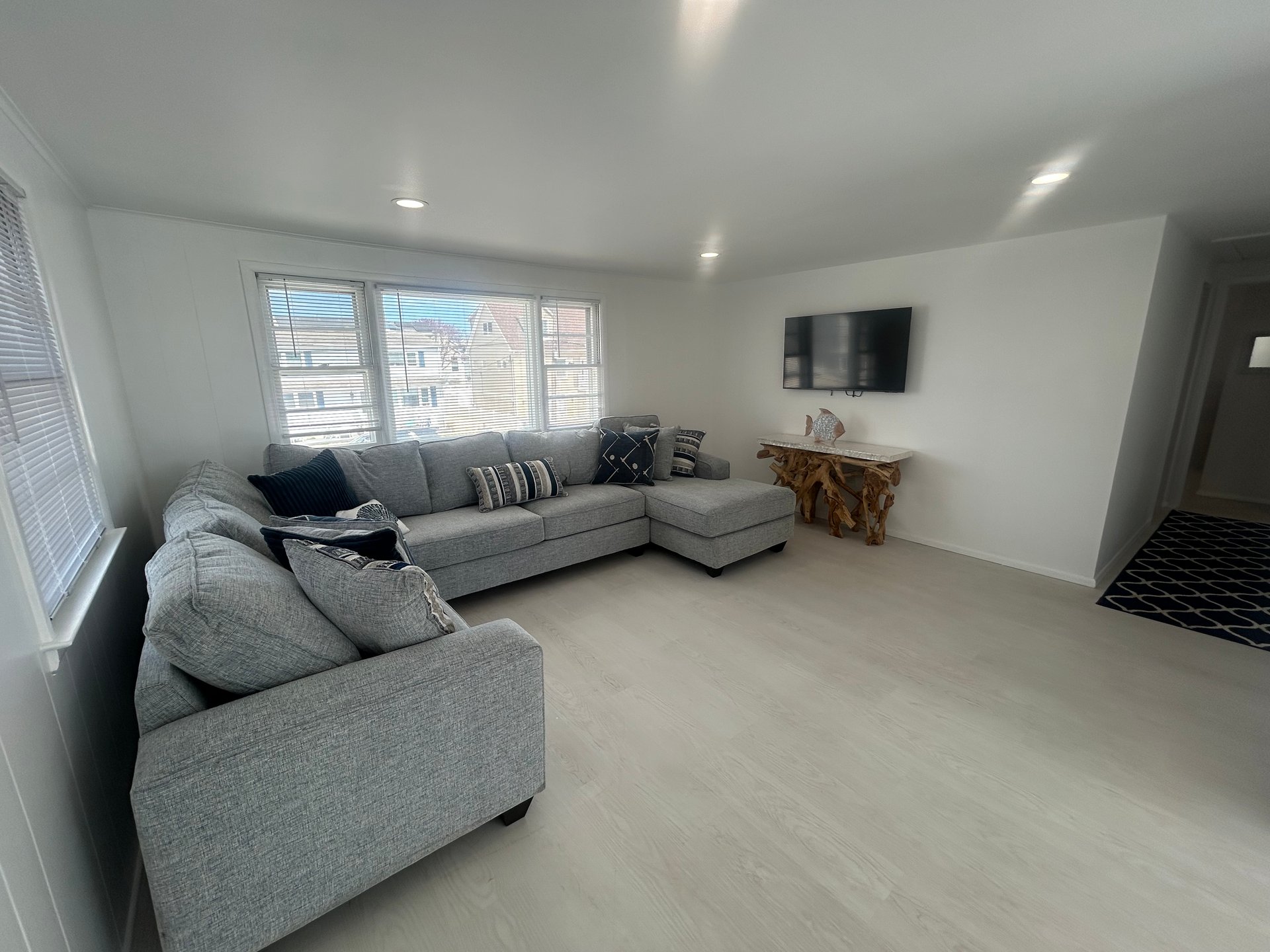 242 W 14th St. (upstairs unit) 