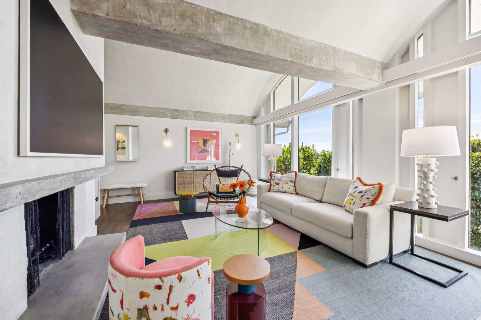 Stylish and Chic Upper Unit