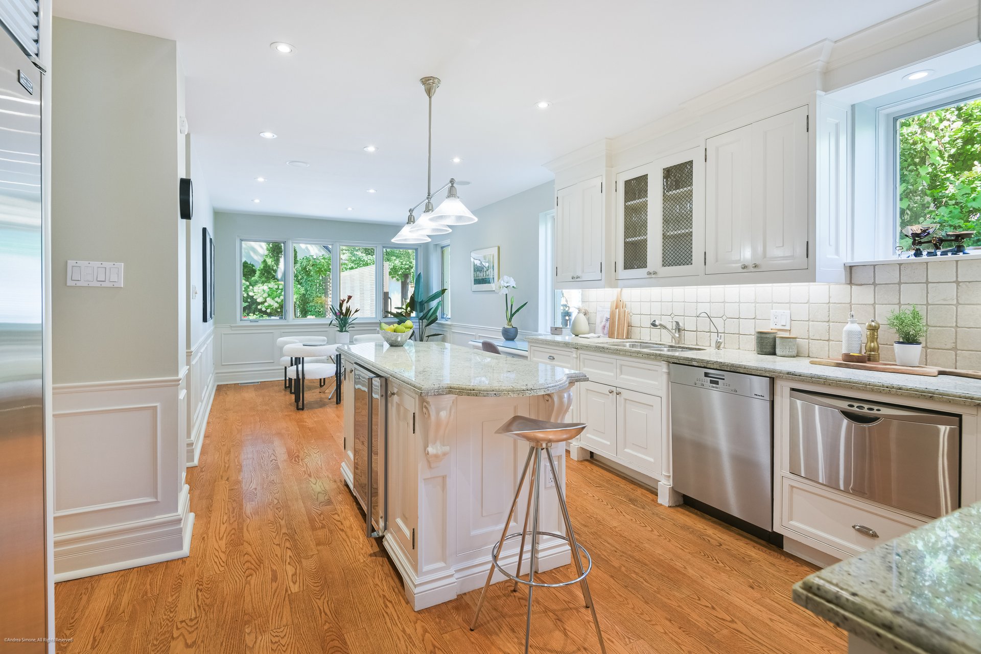 Moore Park 5 Bedroom on Lush Lot