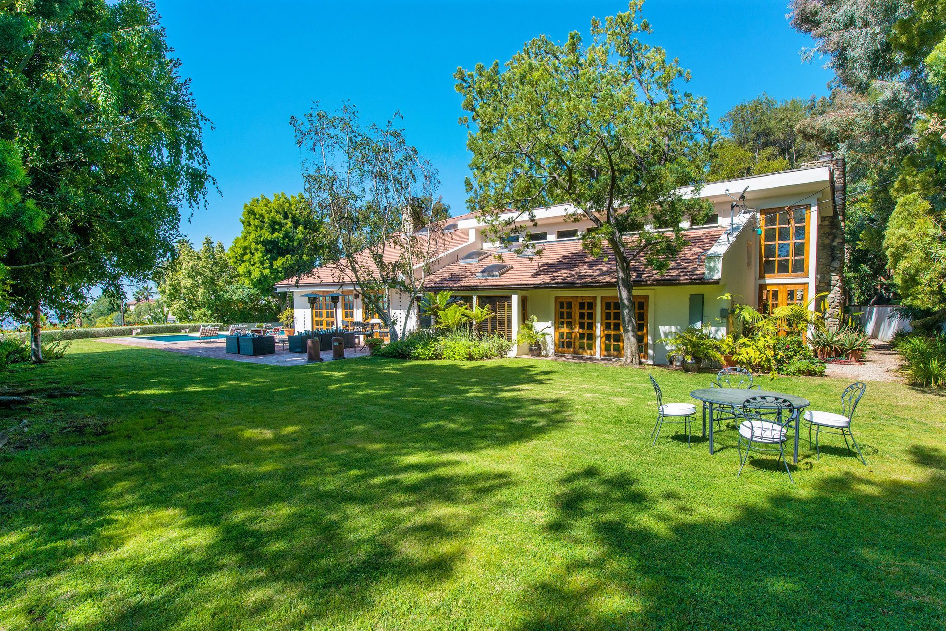 1320 BEVERLY GROVE PL