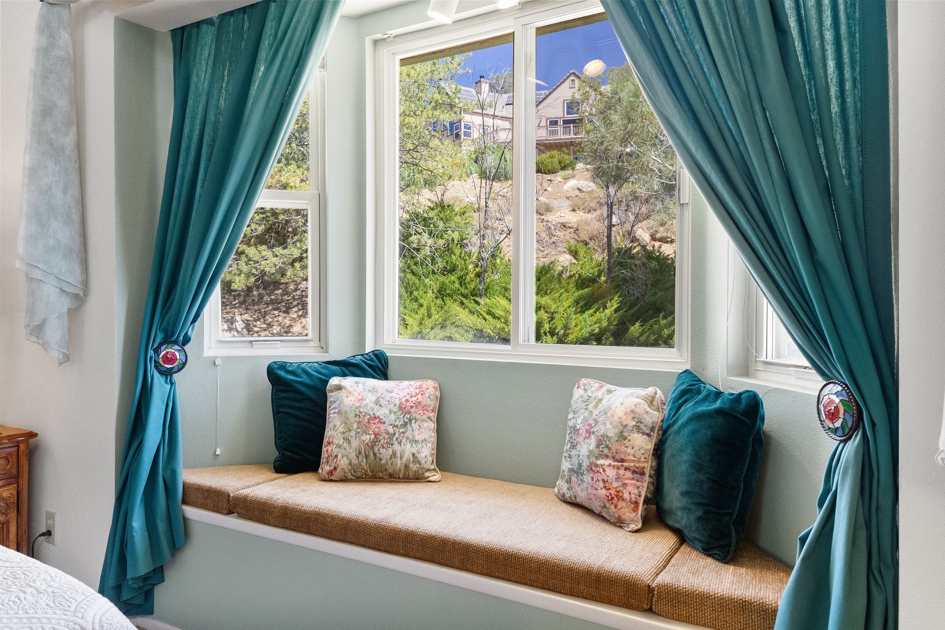 Panoramic Mountain Views in West Golden Hills — 21725 Mountain Drive, Tehachapi