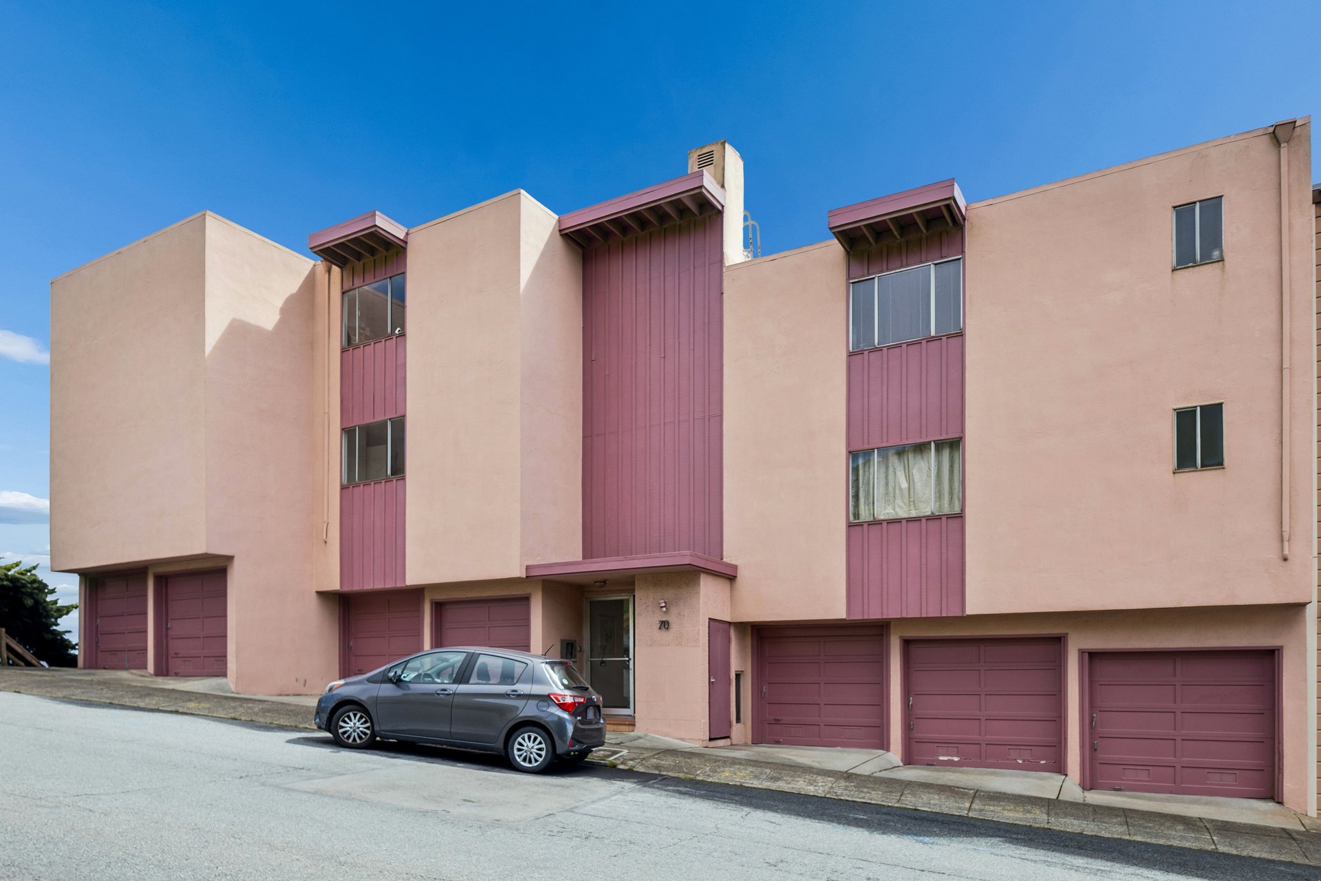 70 Crestline | 14 Units