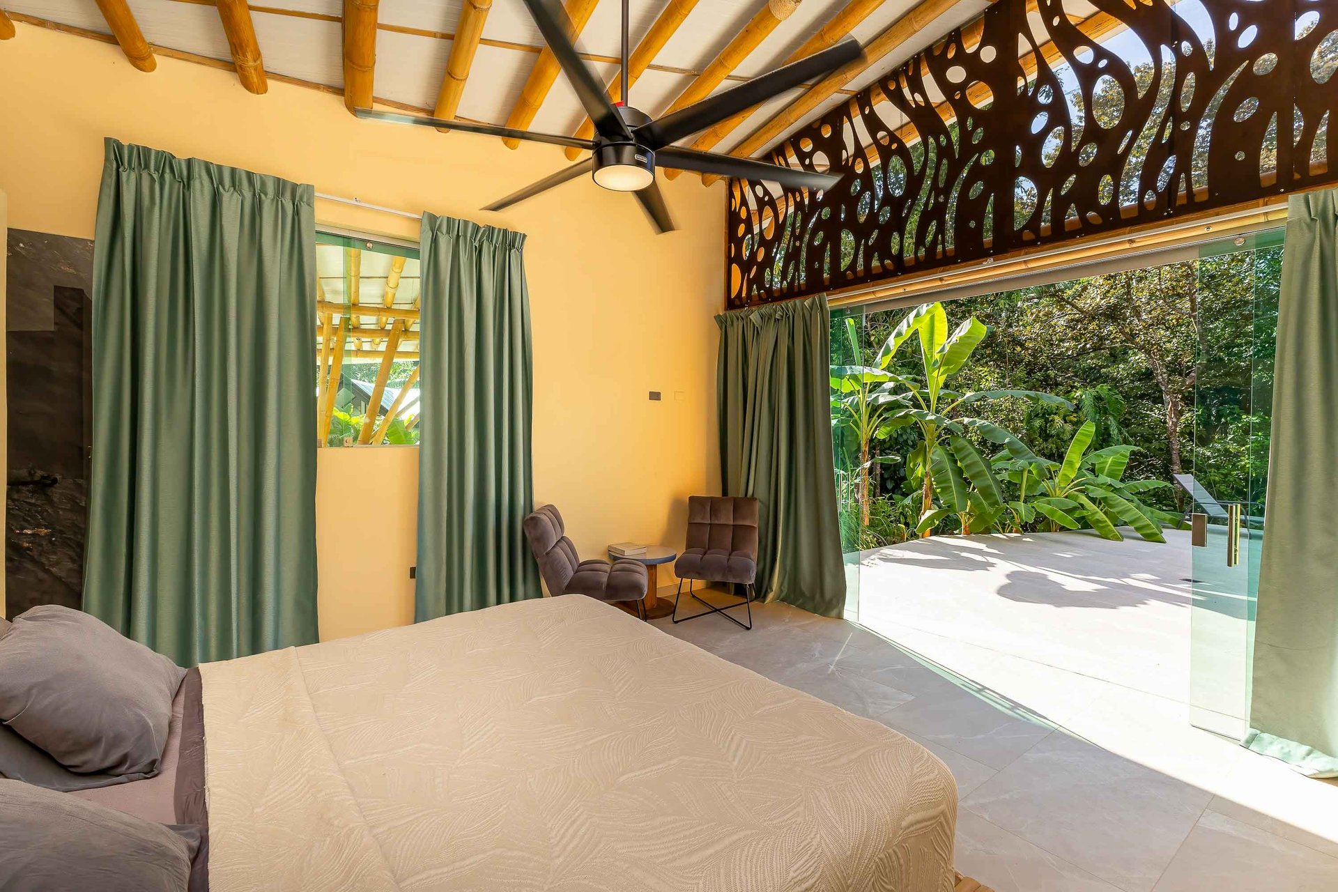 Villa Bamboo Luxury Jungle Retreat near the Marina