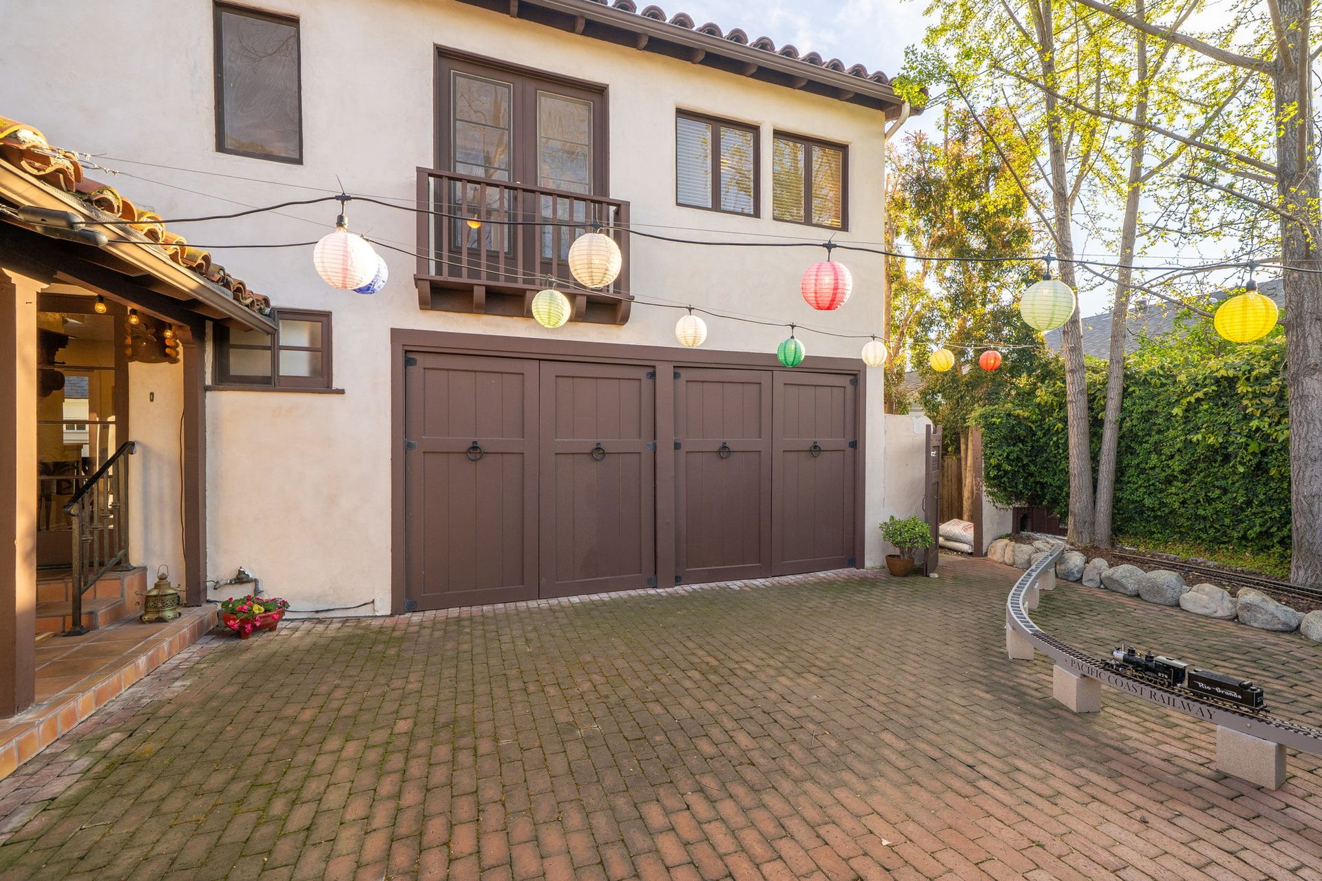 777 N Indian Hill