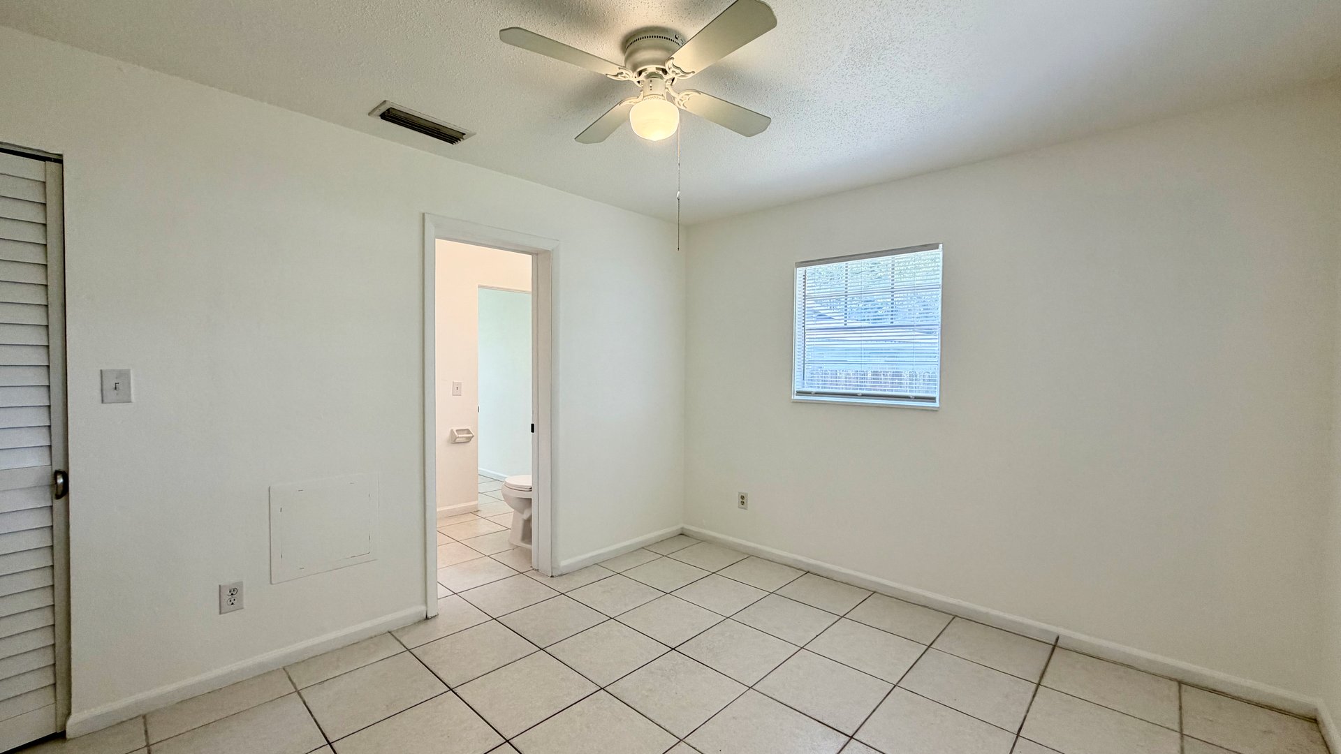 Casselberry Two-Bedroom Unit in Half-Duplex with Private Yard