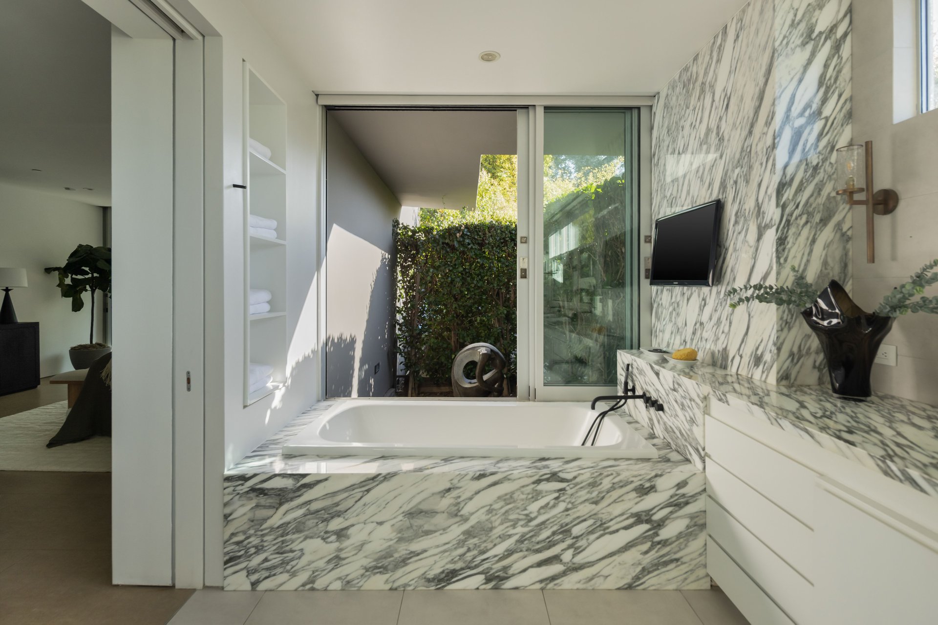 1166 Angelo Dr, Beverly Hills 