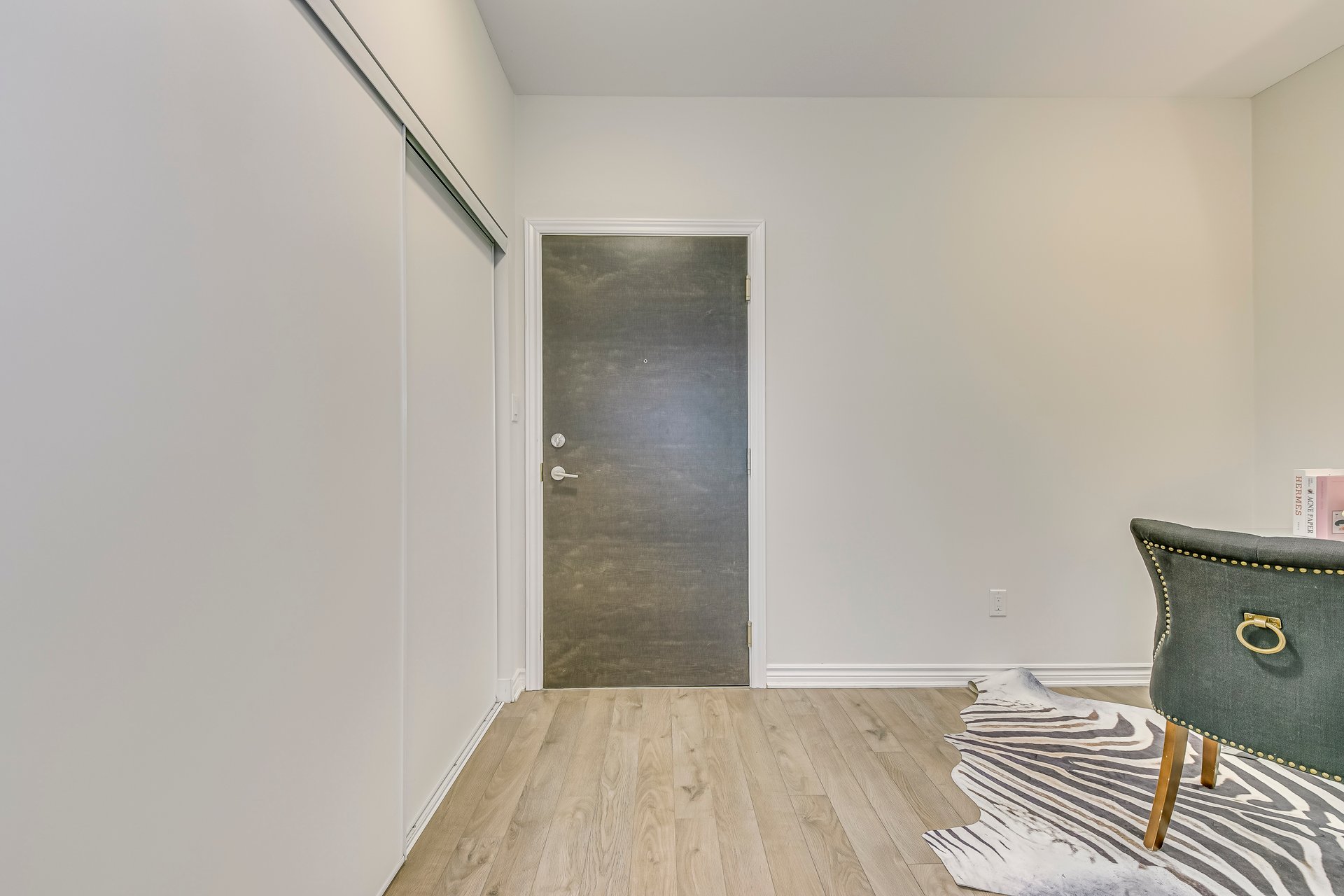 150 Oak Park Blvd 201