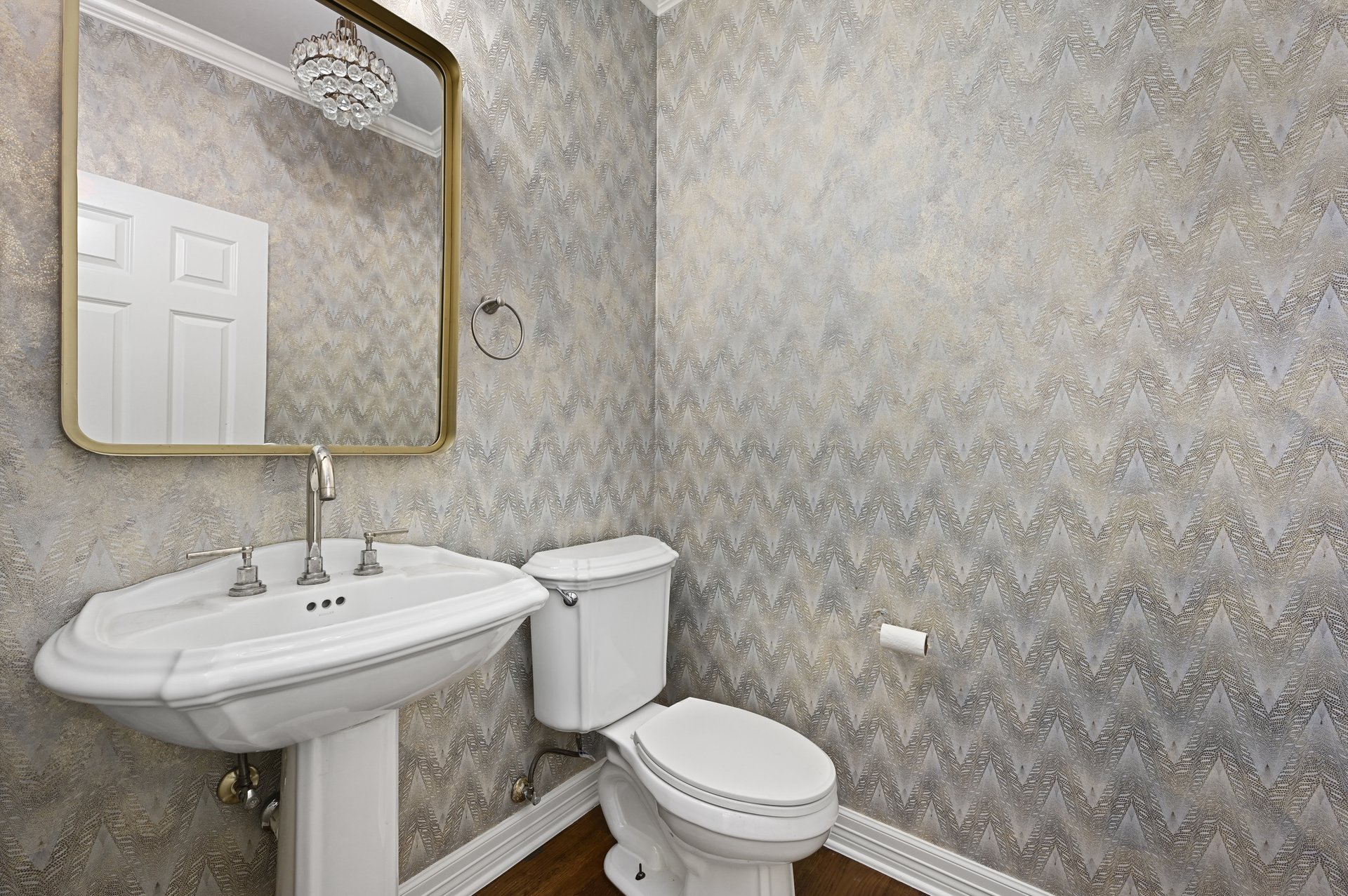 2704 Regents Park