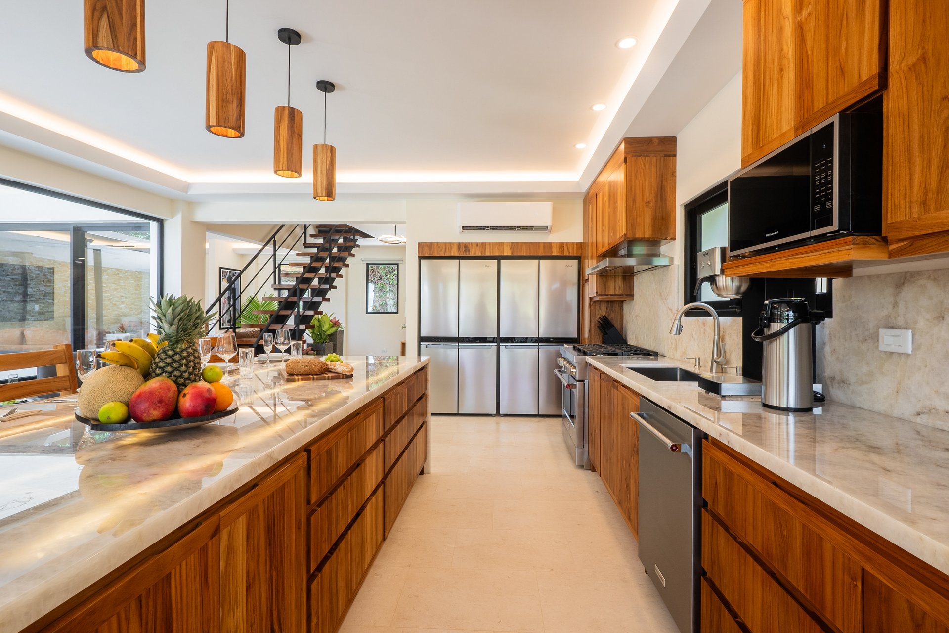 Grand luxury 9 bedroom, 9.5 bath Rainforest & Mountain View Estate near Marina Pez Vela