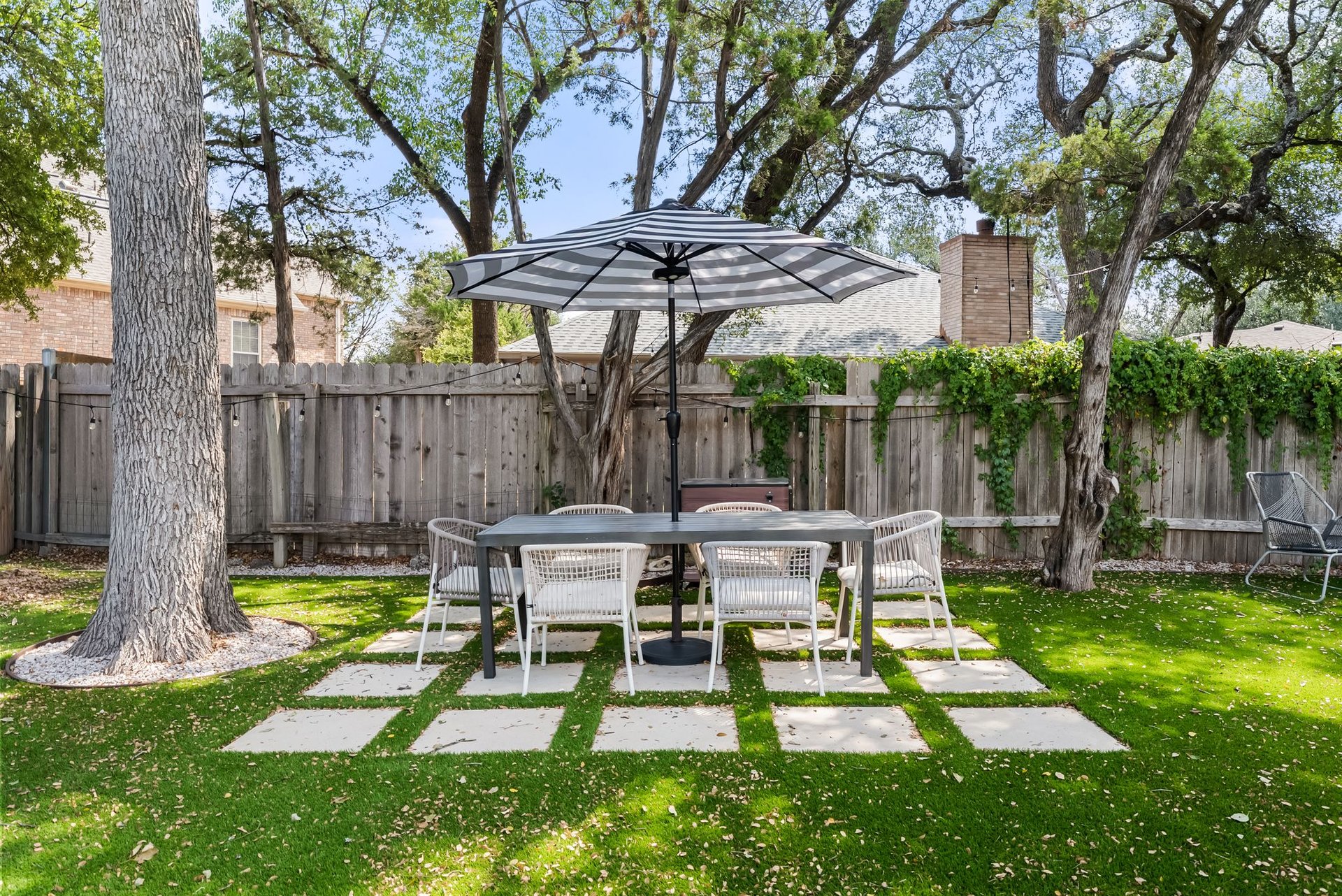 7302 Anaqua Dr