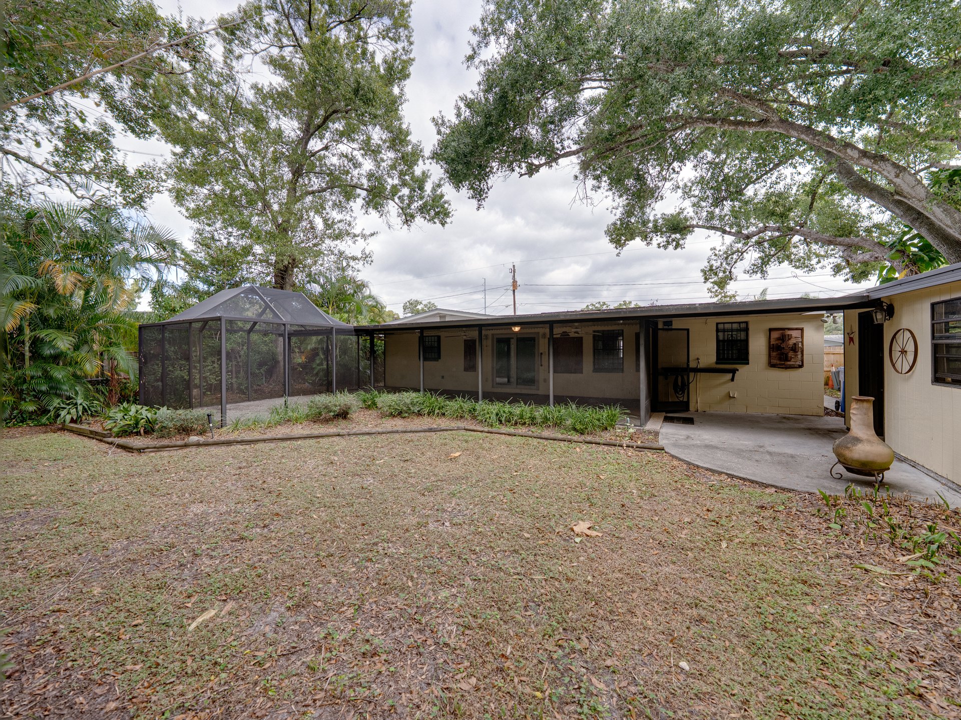 2702 AUBURN AVE W