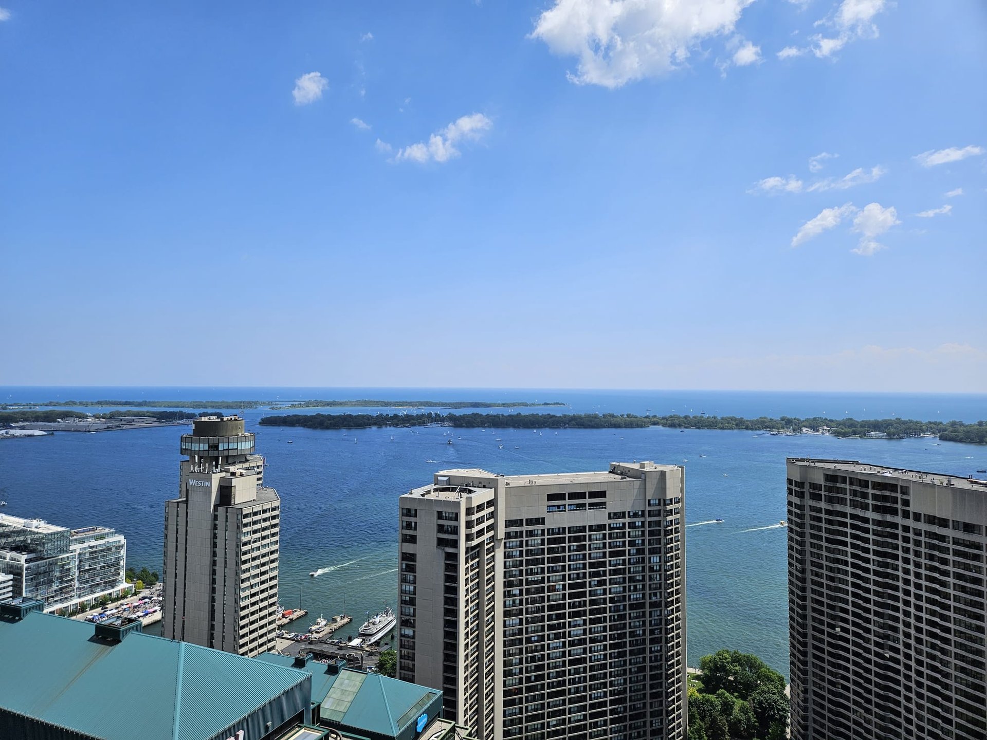 Luxurious Panoramic View Unit