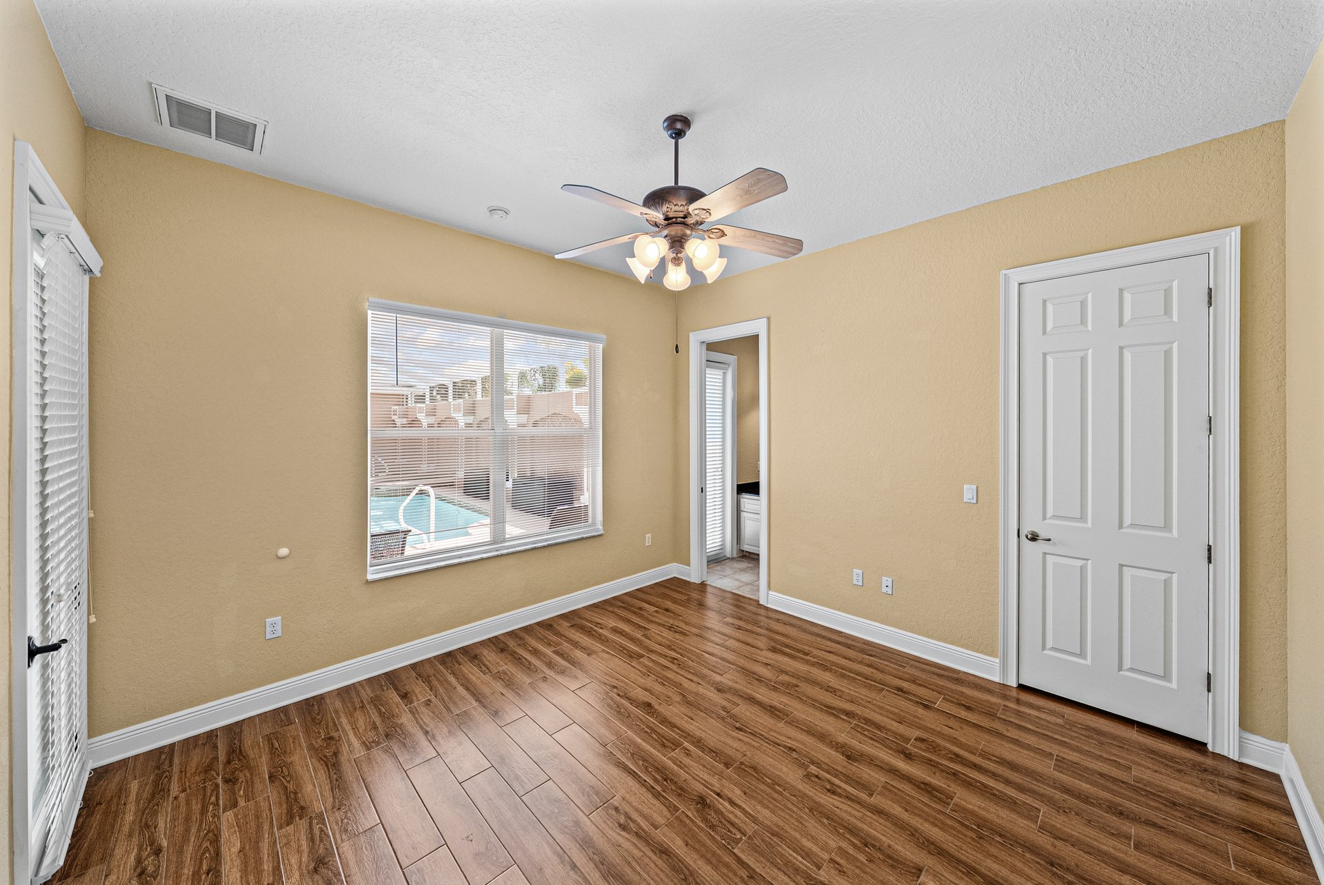 12231 WOODLANDS CIR