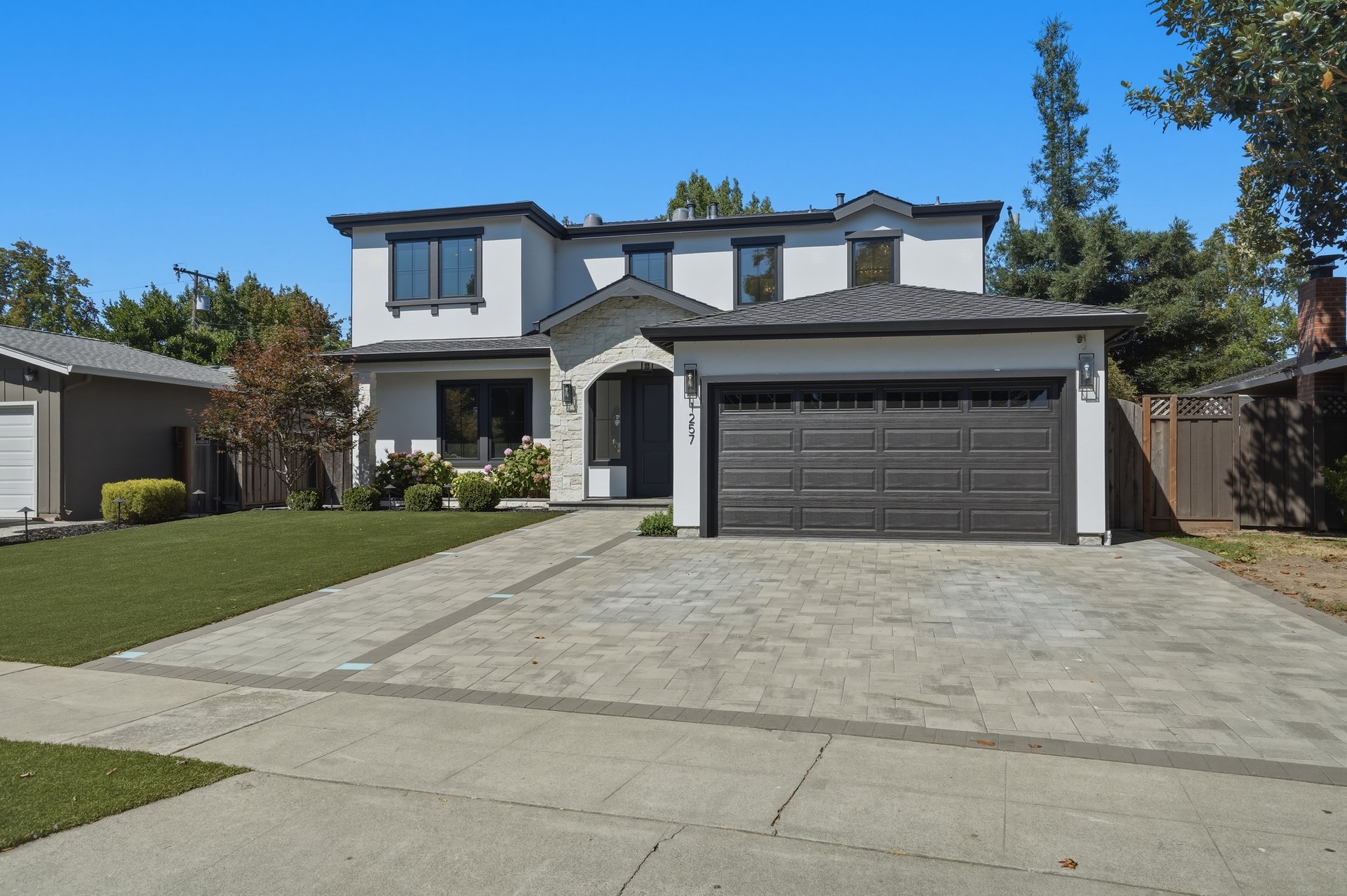 1257 Woodlawn AVE
