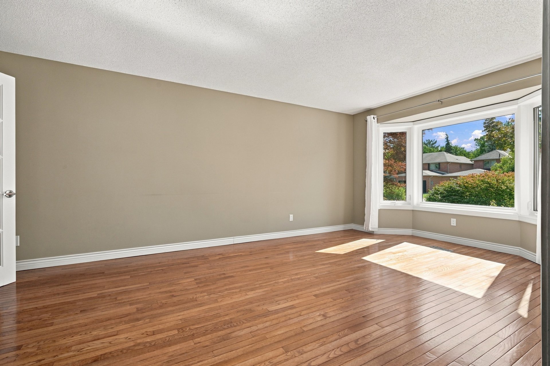Executive home in Oakville's prestigious Glen Abbey community