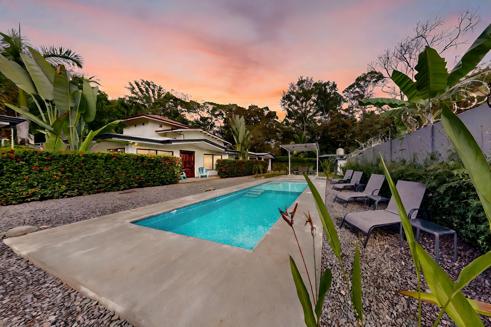 Tropical 3-Cabin Home with Pool and Gardens in the Heart of Uvita