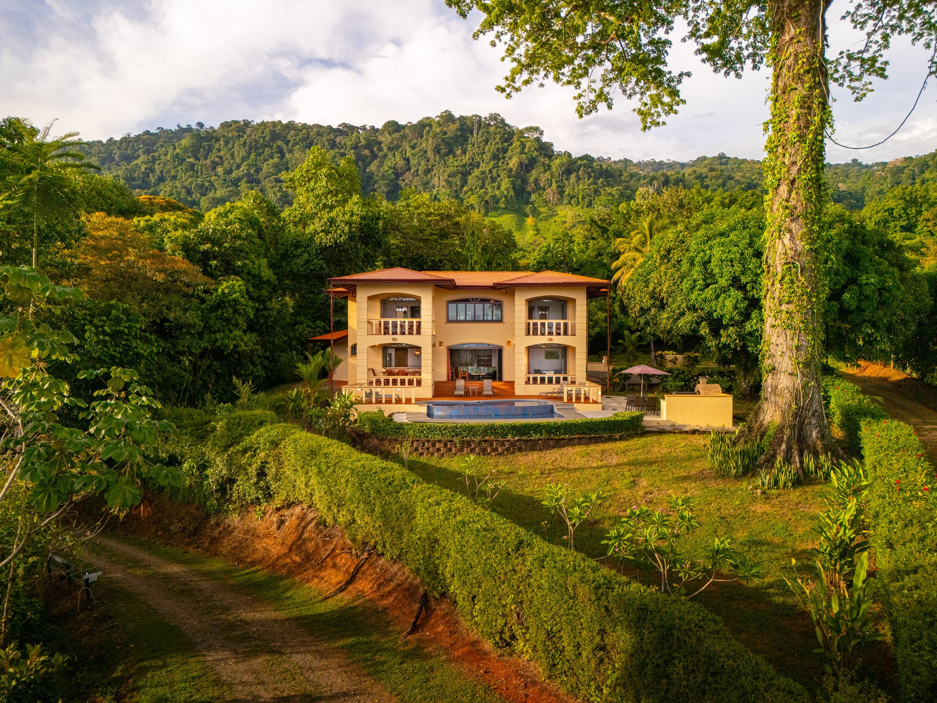 Classic Luxury at Casa Ceiba, Coastal Ocean View 4 Bedroom Home Near Uvita